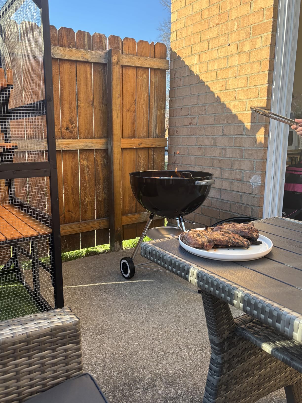 Weber Original Kettle Charcoal Grill, 22-Inch, Black customer photo 1
