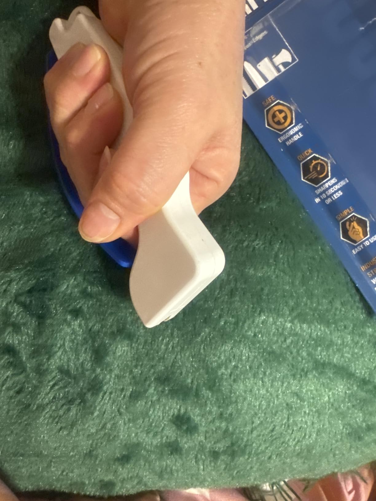 AccuSharp Knife Sharpener, Ergonomic Comfortable Handle, Compact & Easy to Use, Restore and Hone Straight & Serrated Knives, White customer photo 1