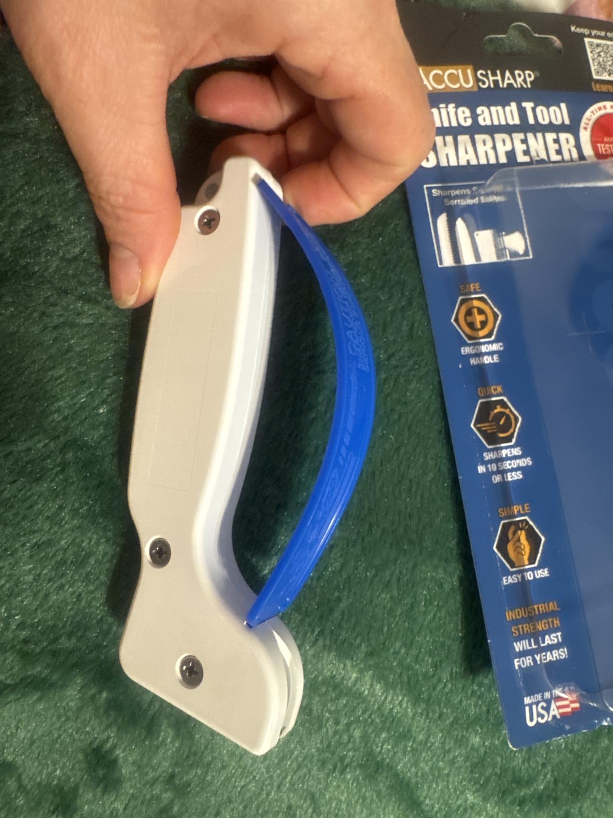 AccuSharp Knife Sharpener, Ergonomic Comfortable Handle, Compact & Easy to Use, Restore and Hone Straight & Serrated Knives, White customer photo 2