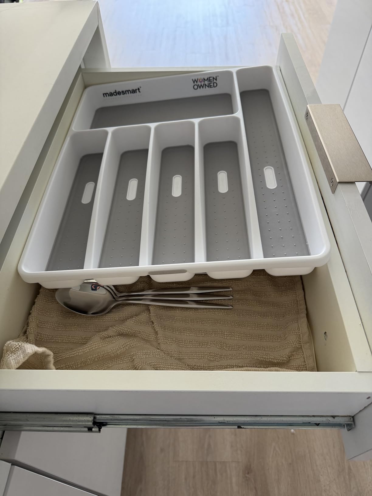 madesmart Classic Large Silverware Tray - White |CLASSIC COLLECTION | 6-Compartments| Kitchen Drawer Organizer | Soft-Grip Lining and Non-Slip Rubber Feet | BPA-Free customer photo 1
