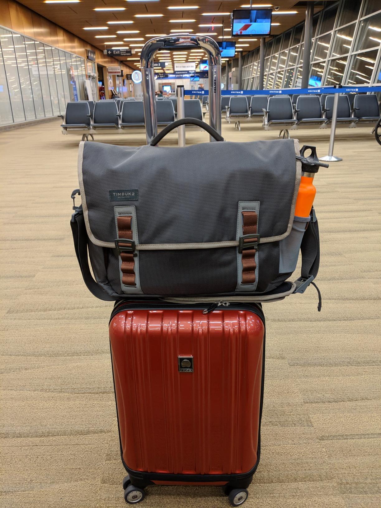DELSEY PARIS Helium Aero Hardside Expandable Luggage with Spinner Wheels, Blue Cobalt, Checked-Medium 24 Inch customer photo 2