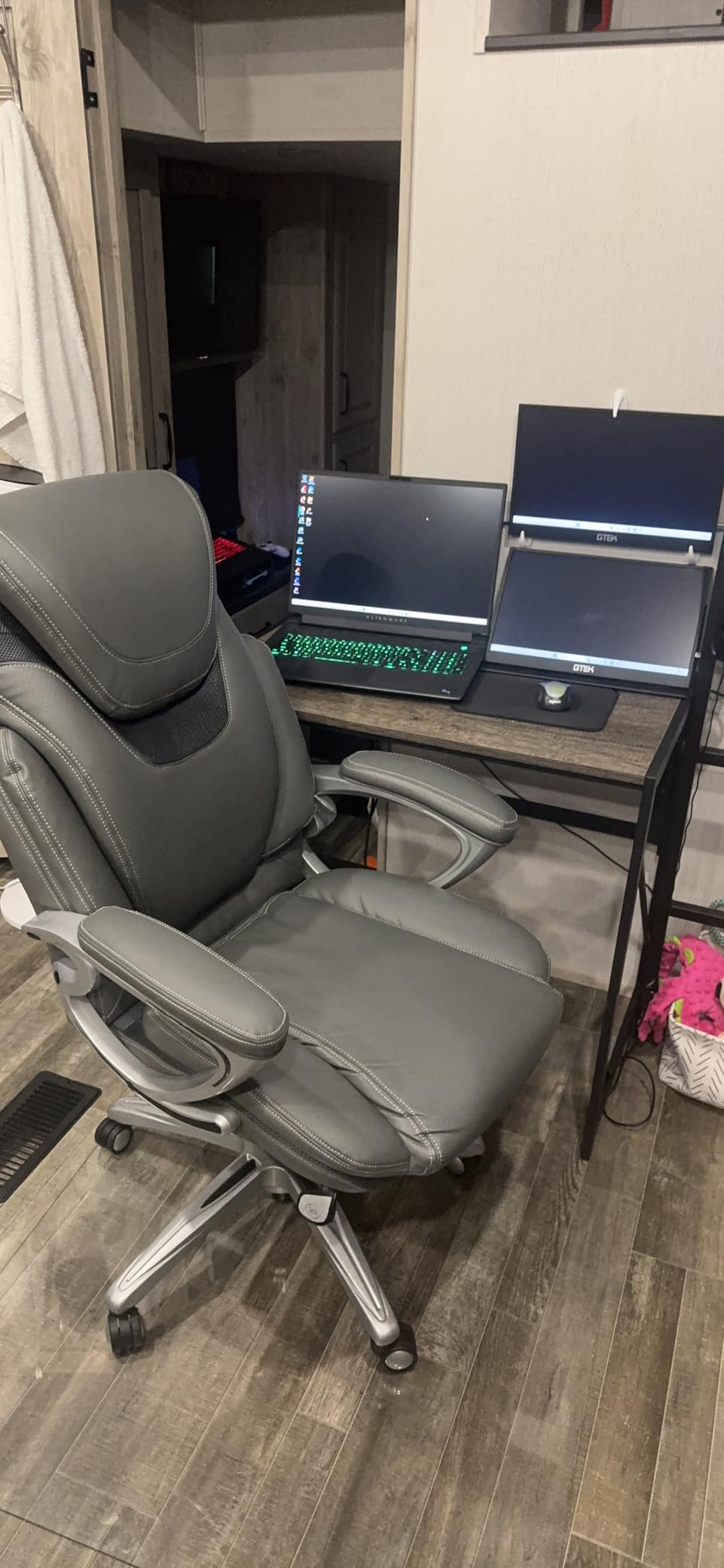 Serta Bryce Executive Office Chair - Ergonomic Computer Desk Chair with Patented AIR Lumbar Technology - Adjustable Height - Memory Foam Body Pillows - 360 Swivel Rolling Base - Bonded Leather - Gray customer photo 2