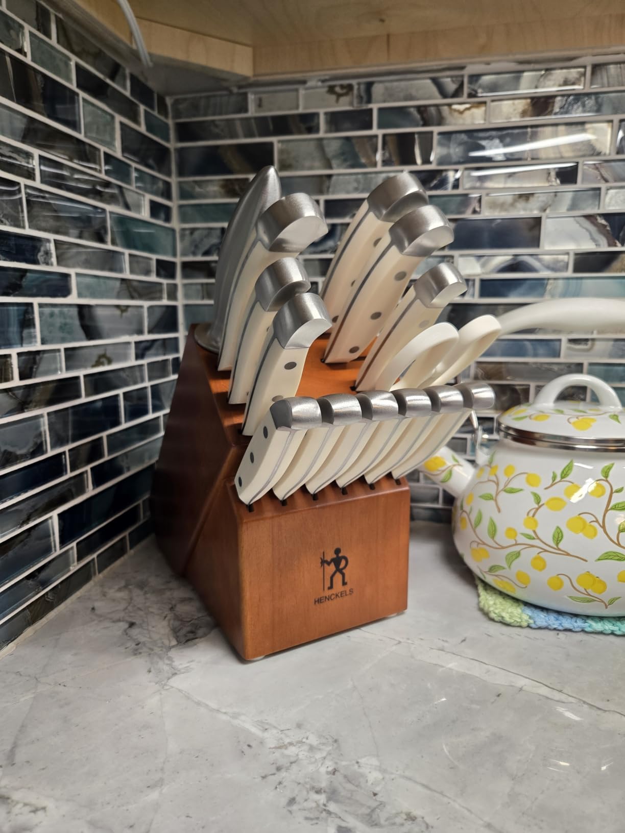 HENCKELS Statement Premium Quality 15-Piece Knife Set with Block, Natural, Razor-Sharp, German Engineered Informed by 100+ Years of Mastery, Lightweight and Strong, Dishwasher Safe customer photo 1