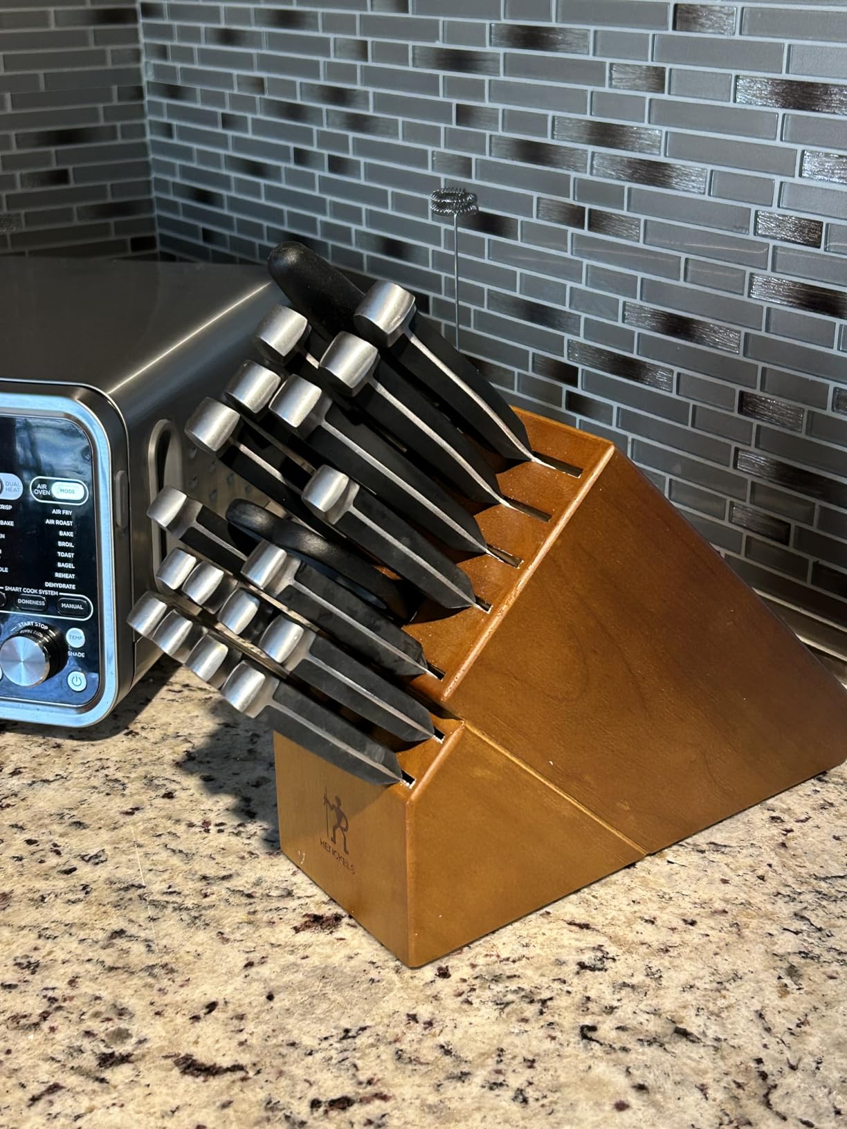 HENCKELS Statement Premium Quality 15-Piece Knife Set with Block, Natural, Razor-Sharp, German Engineered Informed by 100+ Years of Mastery, Lightweight and Strong, Dishwasher Safe customer photo 2