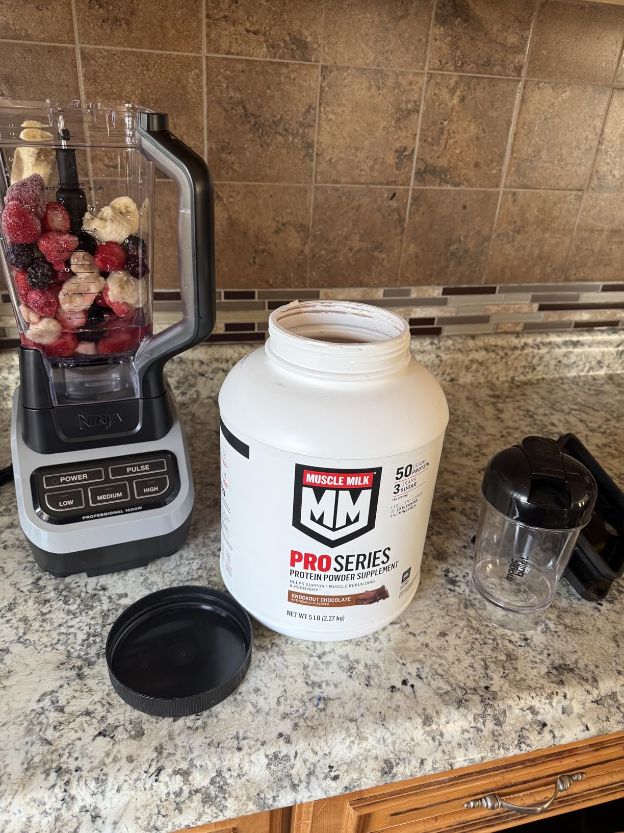 Ninja Professional Blender, Smoothie Blender, Drink Mixer, Grinder, Ice Crusher, Frozen Fruit Blending, 1000 W Power, Total Crushing Technology, XL 72-oz Pitcher, Black/Grey, BL610 customer photo 2