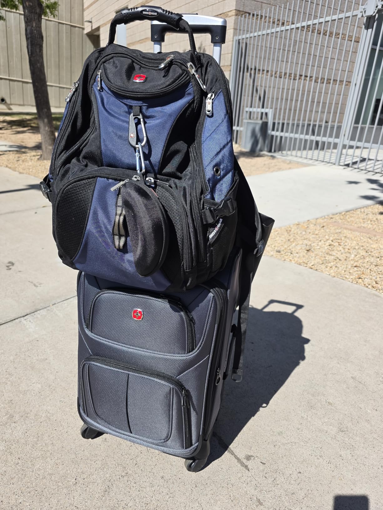 SWISSGEAR Sion Softside Expandable Spinner Luggage Durable Lightweight Travel Suitcase, Dark Grey, Checked-Medium 25-Inch customer photo 2