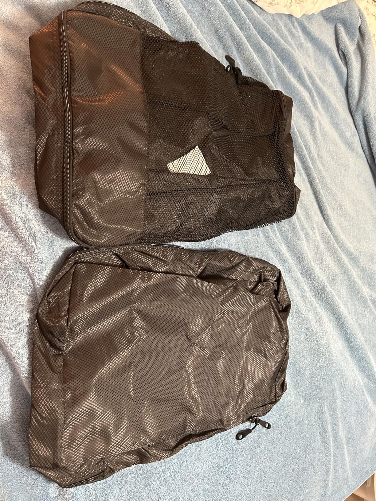 Amazon Essentials 4-Piece Packing Cubes Travel Accessories Set, Space-Saving Luggage Organizer with Double Zipper, Mesh Top Panel, Medium, Gray (Previously Amazon Basics) customer photo 2