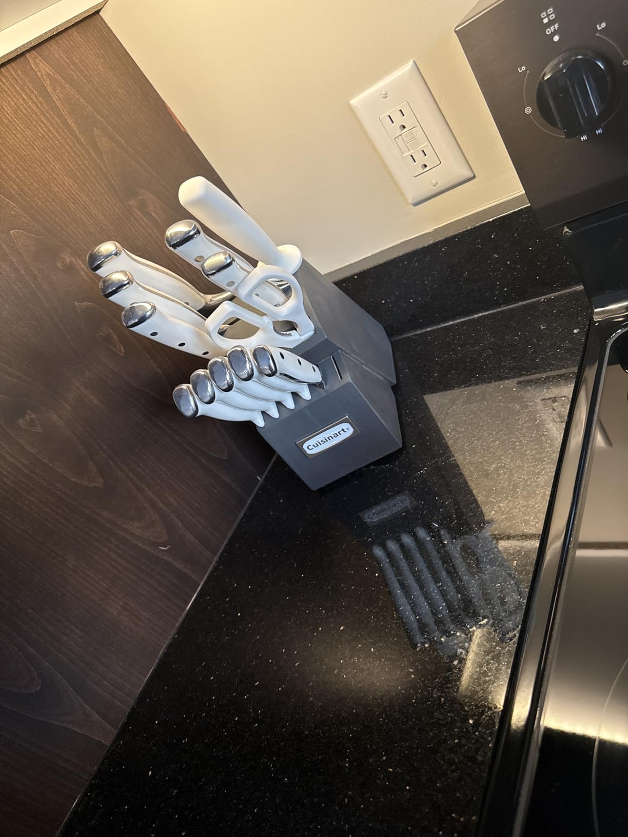 Cuisinart 15-Piece Knife Set with Block, High Carbon Stainless Steel, Forged Triple Rivet, White customer photo 1