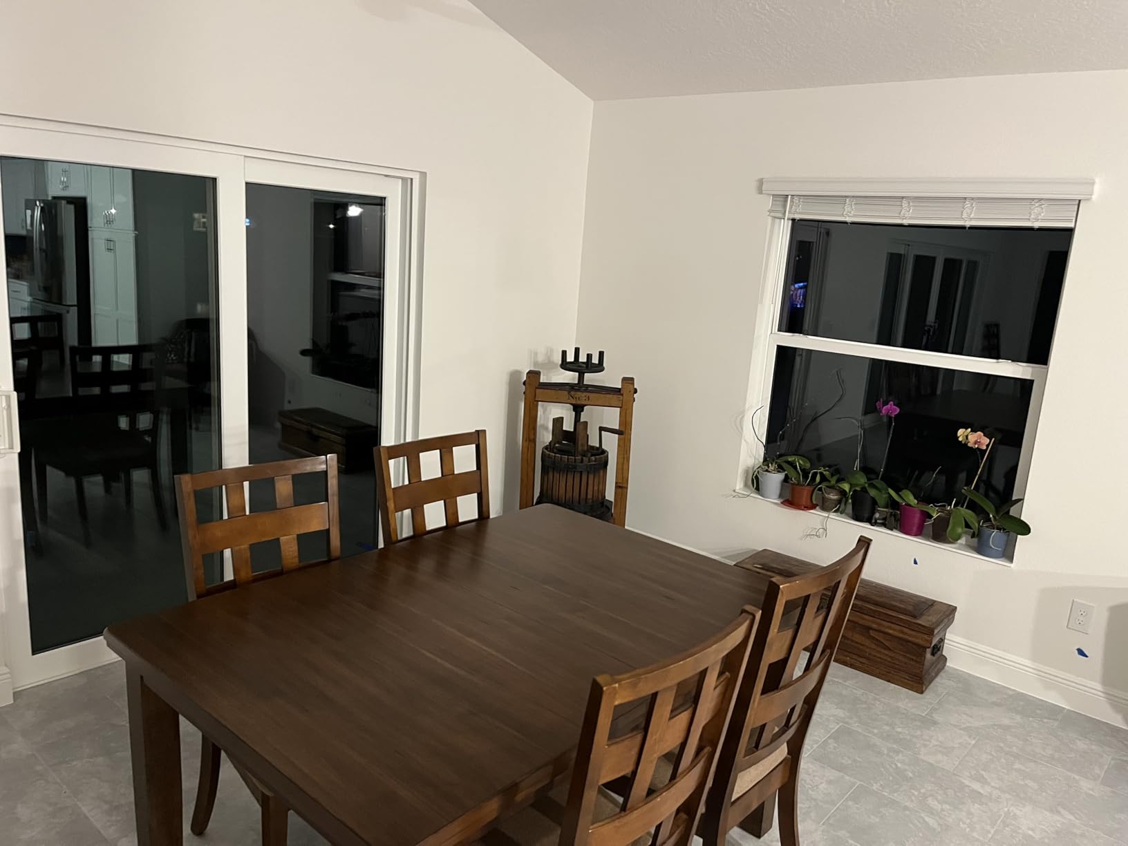 Signature Design by Ashley Ralene Extendable Dining Table, With Butterfly Leaf Seats 6-8, Wood Dining Room Table for Family Meals, Burnished Brown 42 x 60-78 Inch customer photo 2