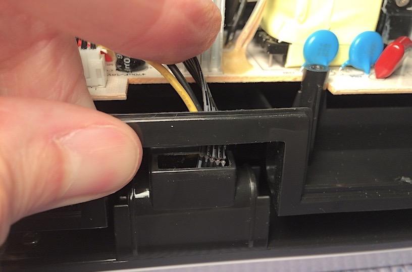 NutriChef Automatic Vacuum Air Sealing System for Food Preservation with Starter Kit, Compact Design, Lab Tested, Dry & Moist Food Modes with LED Indicator Lights, Black customer photo 2