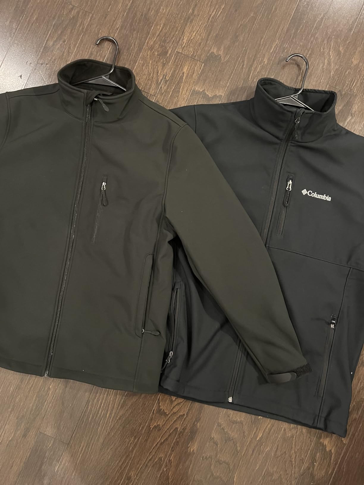 Amazon Essentials Men's Water-Resistant Softshell Jacket customer photo 1