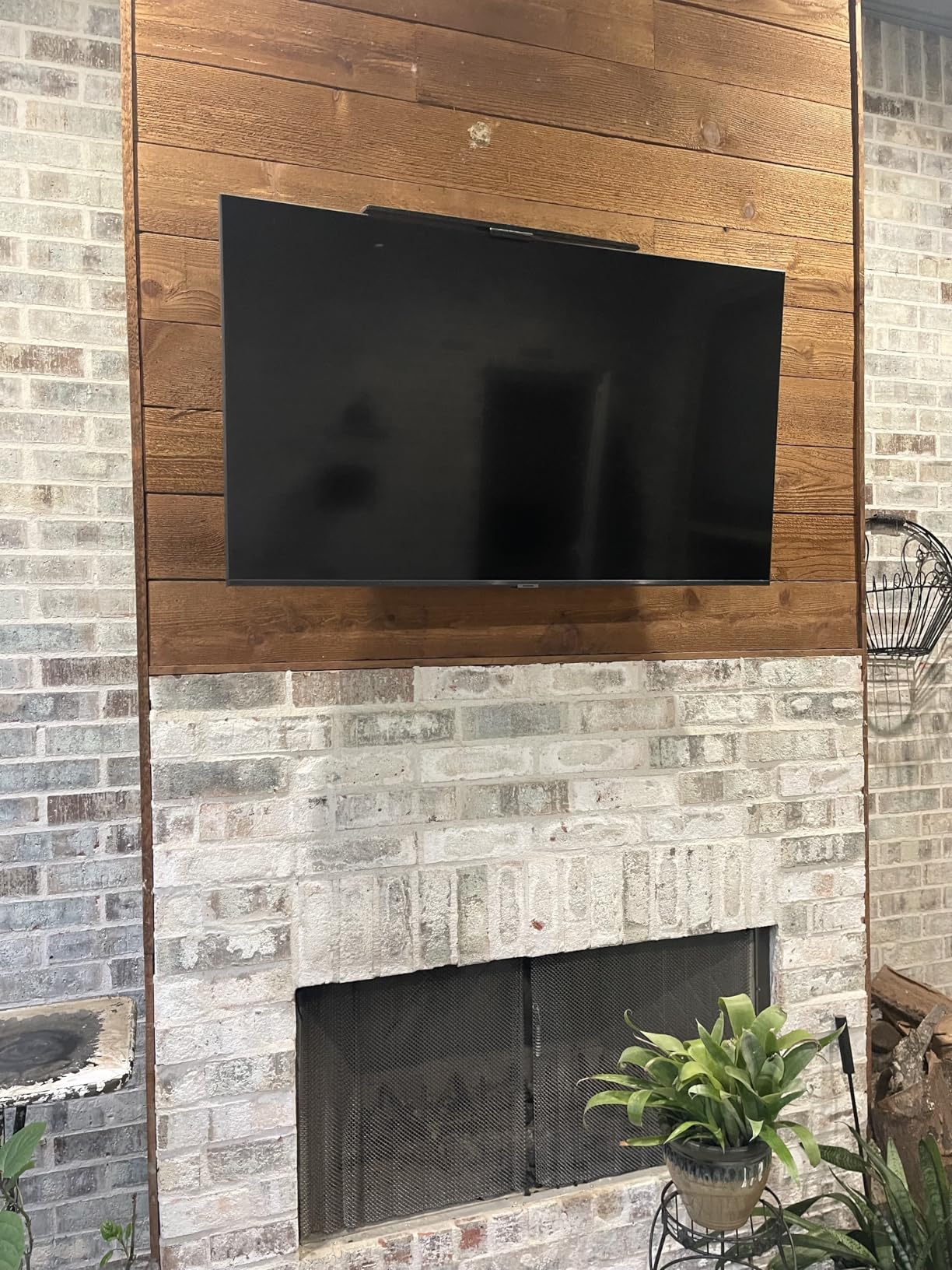 ECHOGEAR MaxMotion TV Wall Mount for Large TVs 42