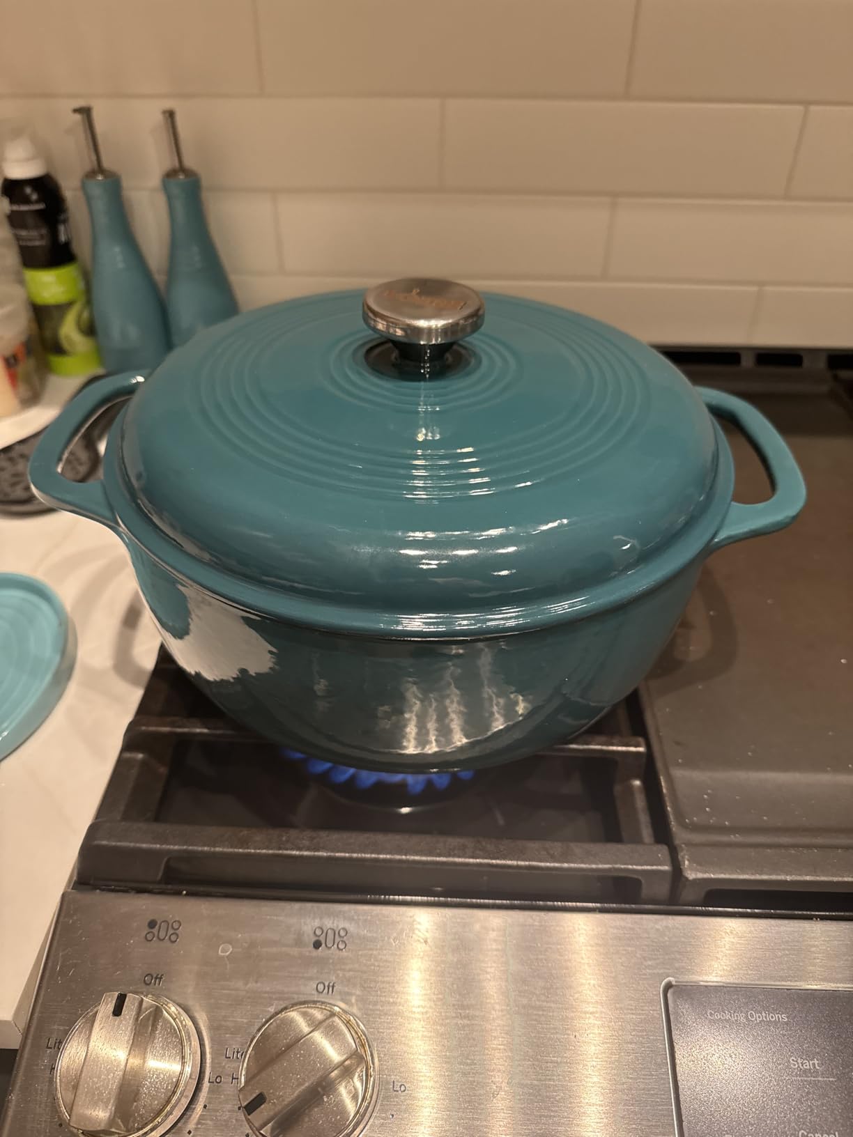 Lodge Essential Enamel Cast Iron Dutch Oven - Perfect for Bread Baking, Braising, Marinating & Slow Cooking - Features Moisture-Sealing Lid & Dual Handles - Kitchen Essentials - 6 Quarts - Indigo customer photo 2