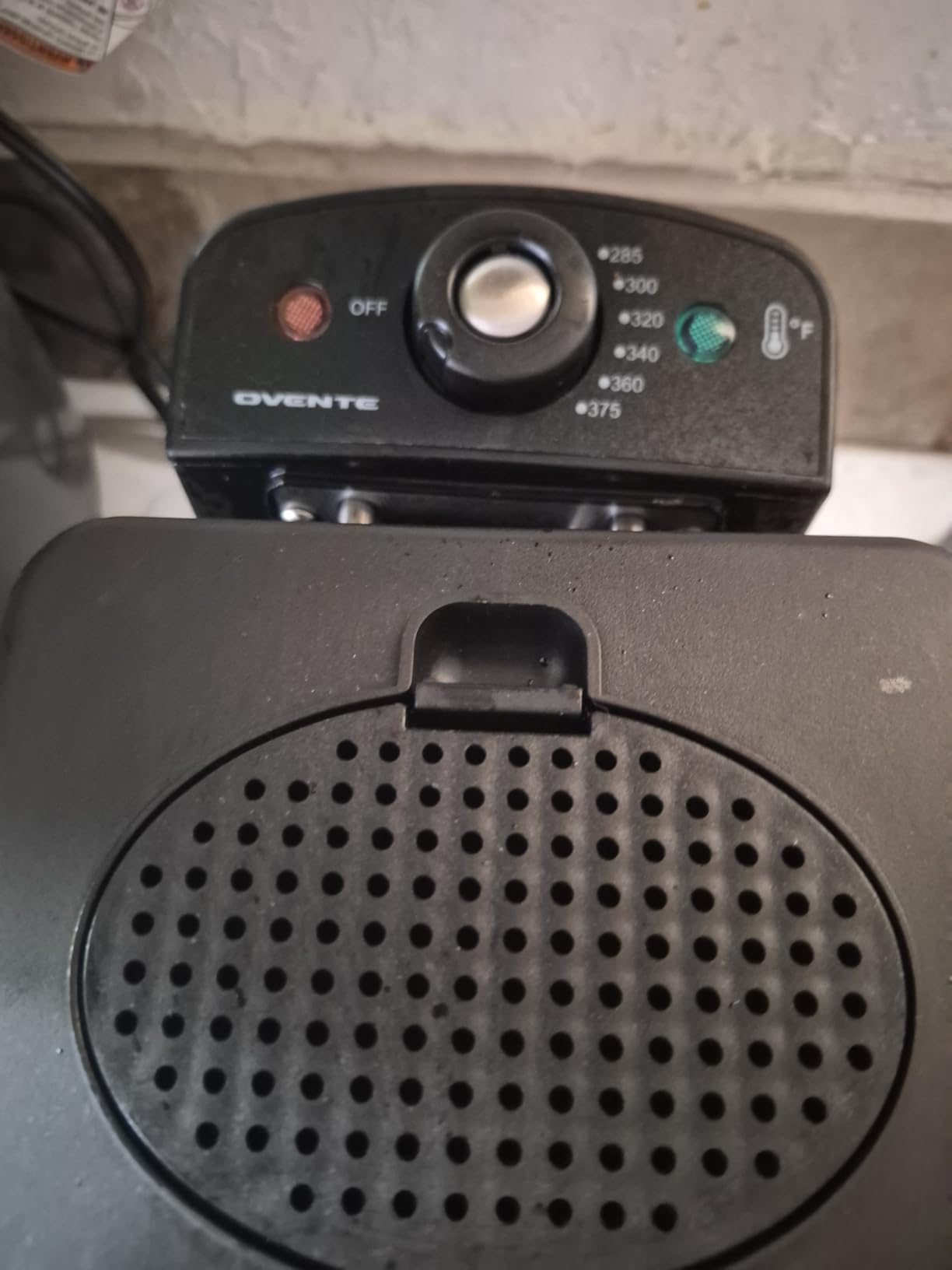 OVENTE Electric Deep Fryer 2 Liter Capacity, 1500 Watt Lid with Viewing Window and Odor Filter, Adjustable Temperature, Removable Frying Basket and Easy to Clean Stainless Steel Body, Silver FDM2201BR customer photo 1