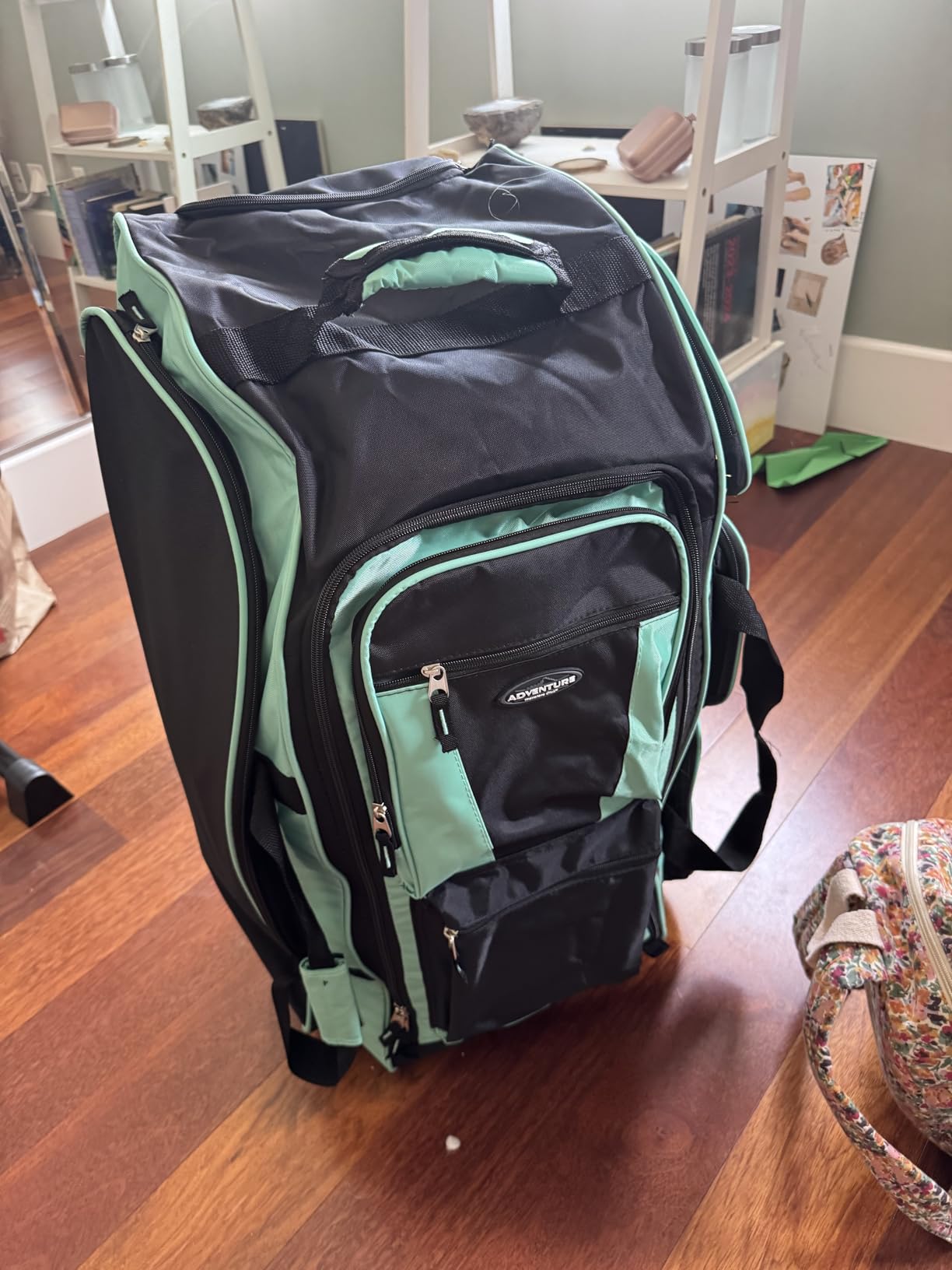 Xpedition 30 Inch Multi-Pocket Upright Rolling Duffel Bag customer photo 2