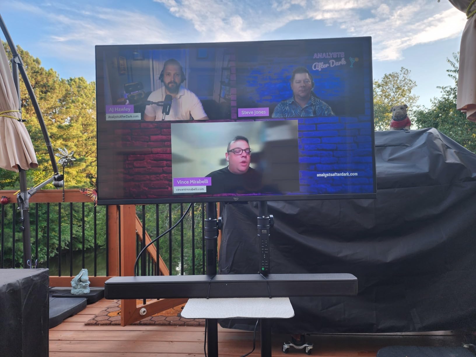 Sony S100F 2.0ch Soundbar with Bass Reflex Speaker, Integrated Tweeter and Bluetooth, (HTS100F), easy setup, compact, home office use with clear sound black customer photo 1