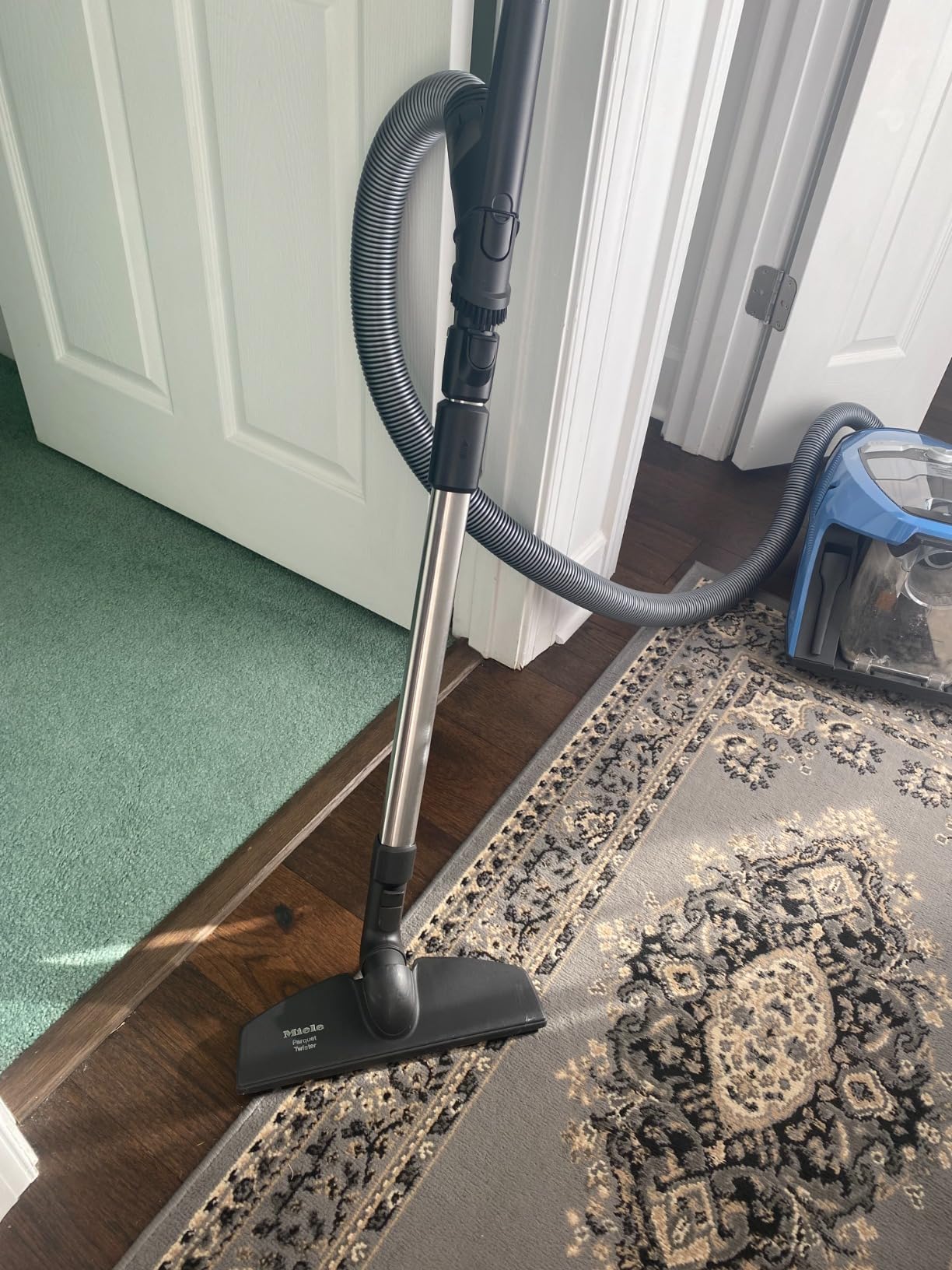 Miele Blizzard CX1 Turbo Team Bagless Canister Vacuum, Tech Blue - Portable, Household customer photo 1