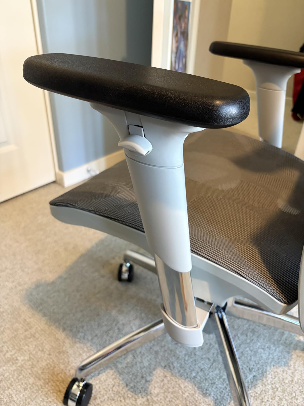 SIHOO M57 Ergonomic Mesh Office Chair, High Back Home Desk Chair with 3D Armrests, Lumbar Support and Adjustable Headrest, Comfortable Computer Chair, Big & Tall Office Chair Hold 330 LBS-Black customer photo 1