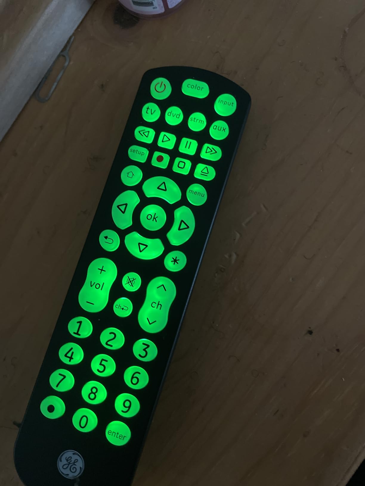 GE Backlit Universal Remote Control for Samsung, Vizio, LG, Sony, Sharp, Roku, Apple TV, RCA, Panasonic, Smart TV, Streaming Players, Blu-Ray, DVD, 4-Device, Black customer photo 2
