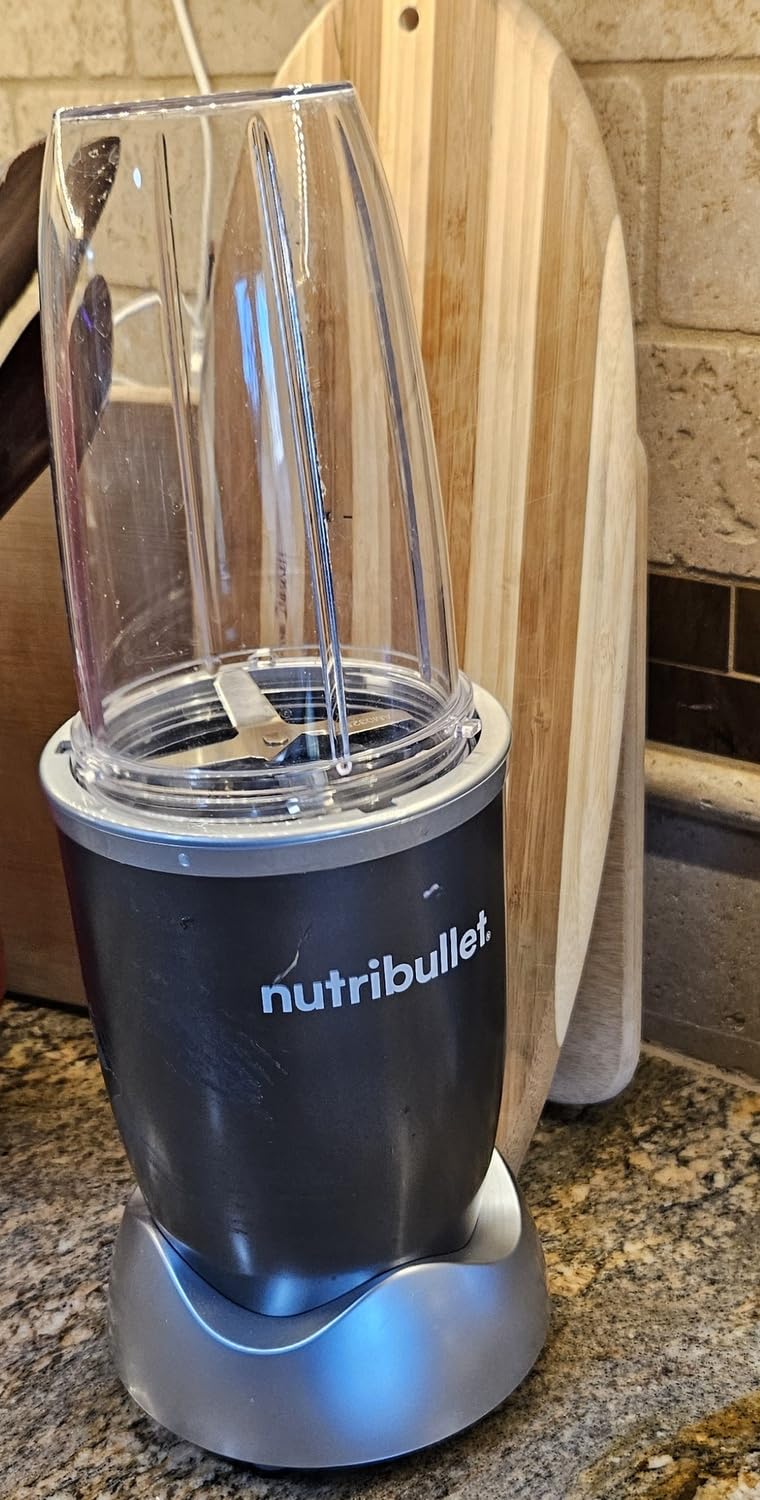 nutribullet Personal Blender, Shakes, Smoothies, Food Prep, and Frozen Blending, 24 Ounces, 600 Watt, Gray, NBR-0601WM customer photo 2