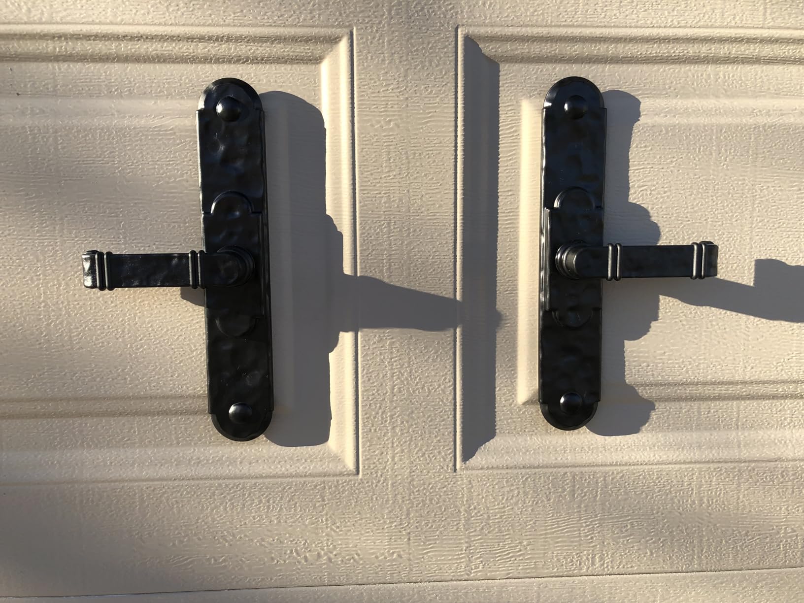 Household Essentials Hinge IT Premium Carriage House Handle & Hinge, Black Garage Door Magnet, 4 Hingle 2 Handles (Pack of 1) customer photo 2