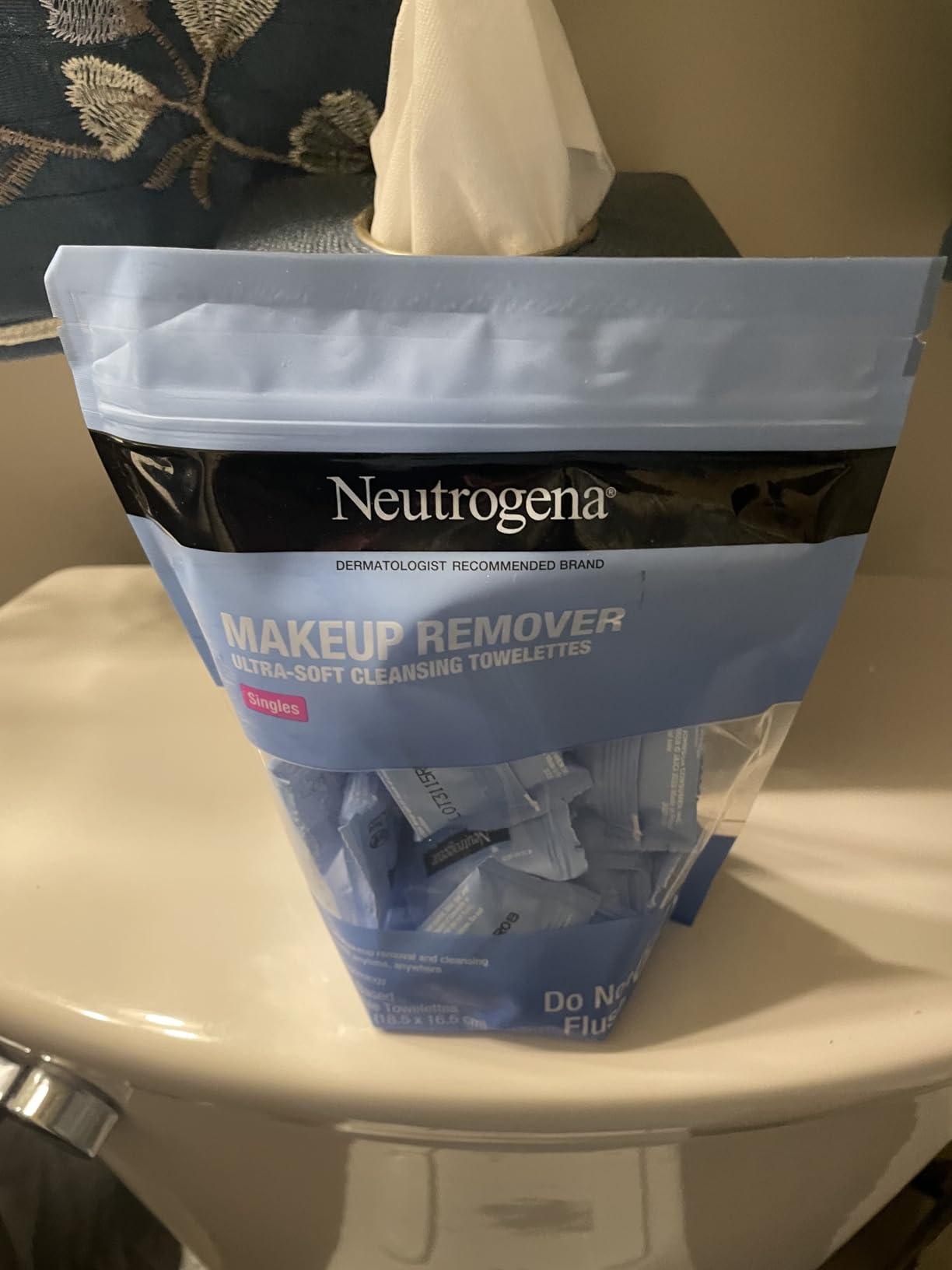 Neutrogena Makeup Remover Wipes, Daily Single Face Cleansing Towelettes, Makeup Removing Cleansing Wipes Removes Dirt & Oil, Alcohol-Free Face Towelettes, 20 ct customer photo 1