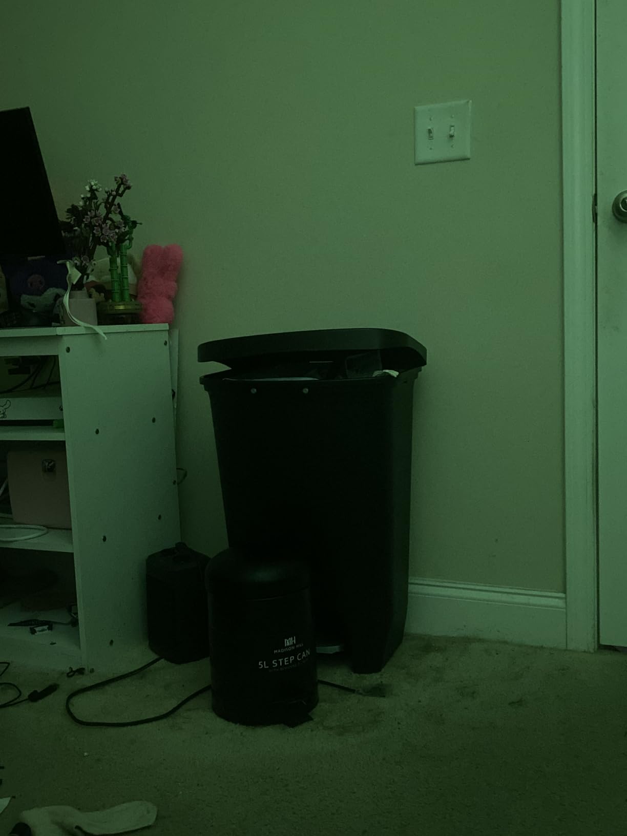 Glad 13 Gallon Trash Can | Plastic Kitchen Waste Bin with Odor Protection of Lid | Hands Free with Step On Foot Pedal and Garbage Bag Rings, Black customer photo 1