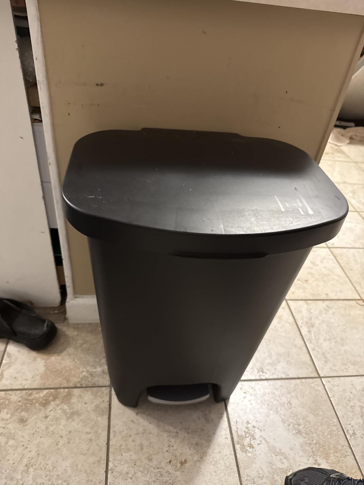 Glad 13 Gallon Trash Can | Plastic Kitchen Waste Bin with Odor Protection of Lid | Hands Free with Step On Foot Pedal and Garbage Bag Rings, Black customer photo 2