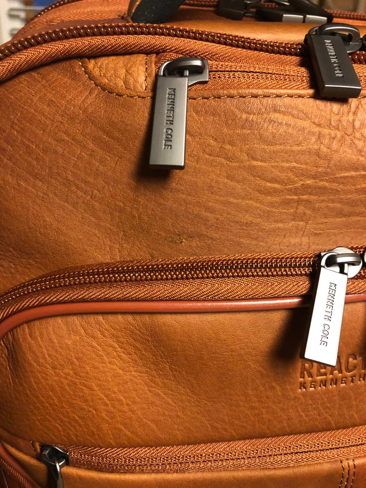Kenneth Cole REACTION Out Of The Bag Manhattan Colombian Leather RFID 15.6