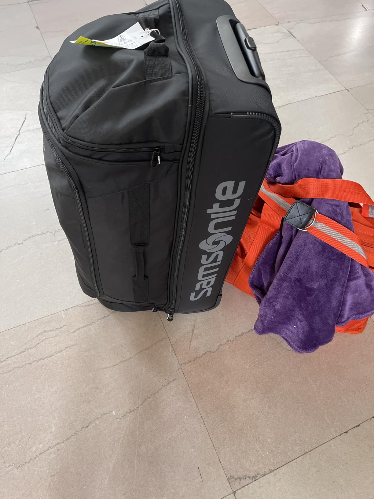 Samsonite Andante 2 Wheeled Duffel Bag - 32-Inch Durable Rolling Luggage with Inline Skate Wheels, Push-Button Handle & Spacious Compartments - Travel-Friendly and Lightweight - All Black customer photo 1