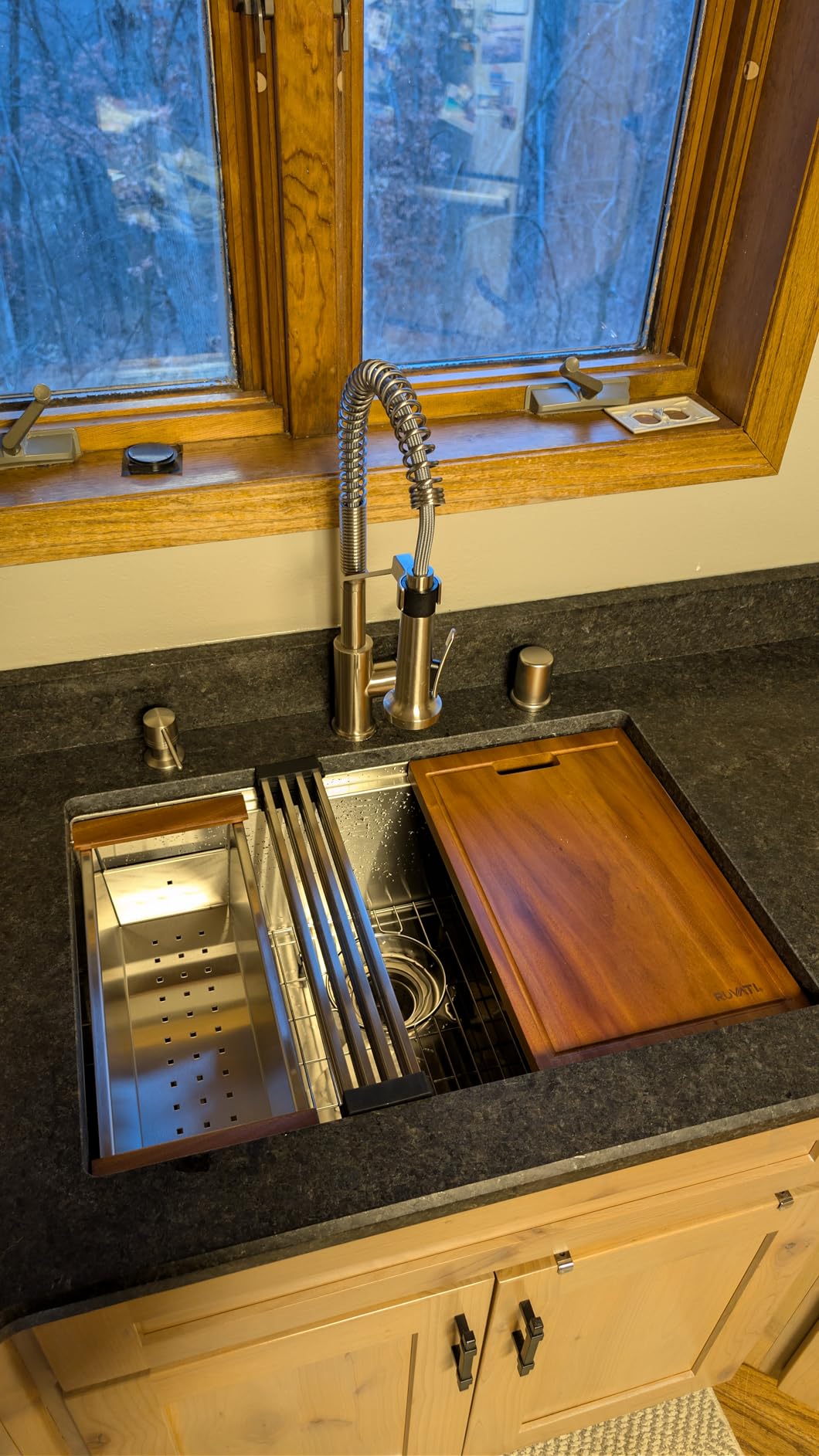 Ruvati 30-inch Undermount 16 Gauge Stainless Steel Workstation Kitchen Sink Single Bowl with Cutting Board & Accessories, RVH8310 customer photo 1