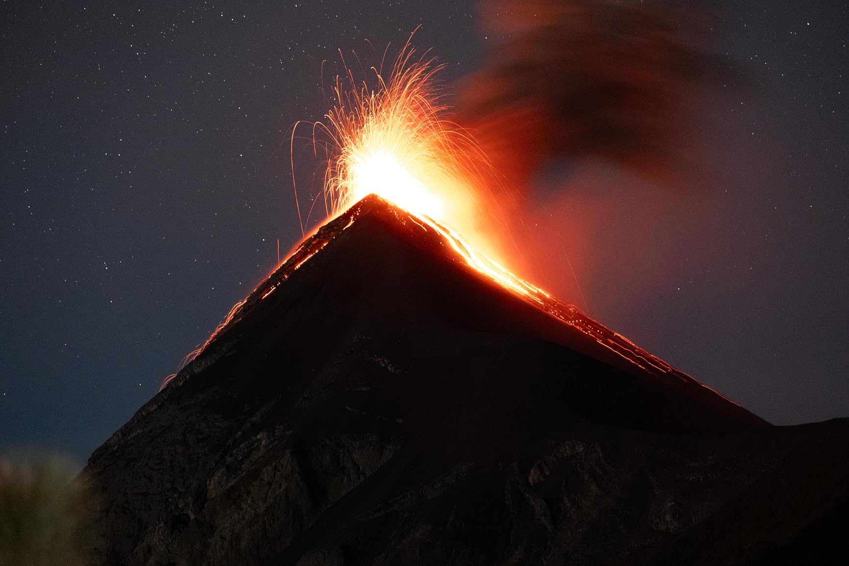 SIRUI Lightweight Carbon Fiber Travel Tripod, 52