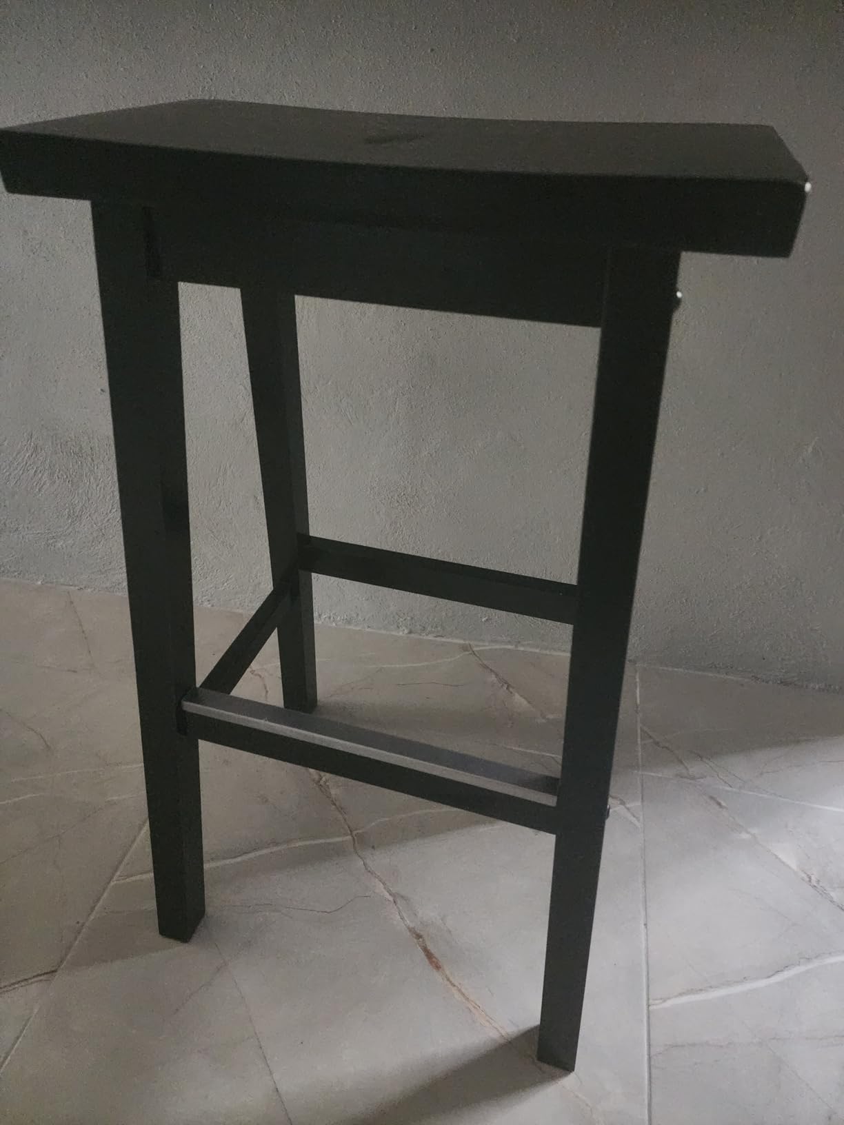 Amazon Basics Solid Wood Saddle-Seat Counter Height Bar Stools for Kitchen Island with Footrest, Sturdy Construction, 24-Inch Height, White, Set of 2 customer photo 1