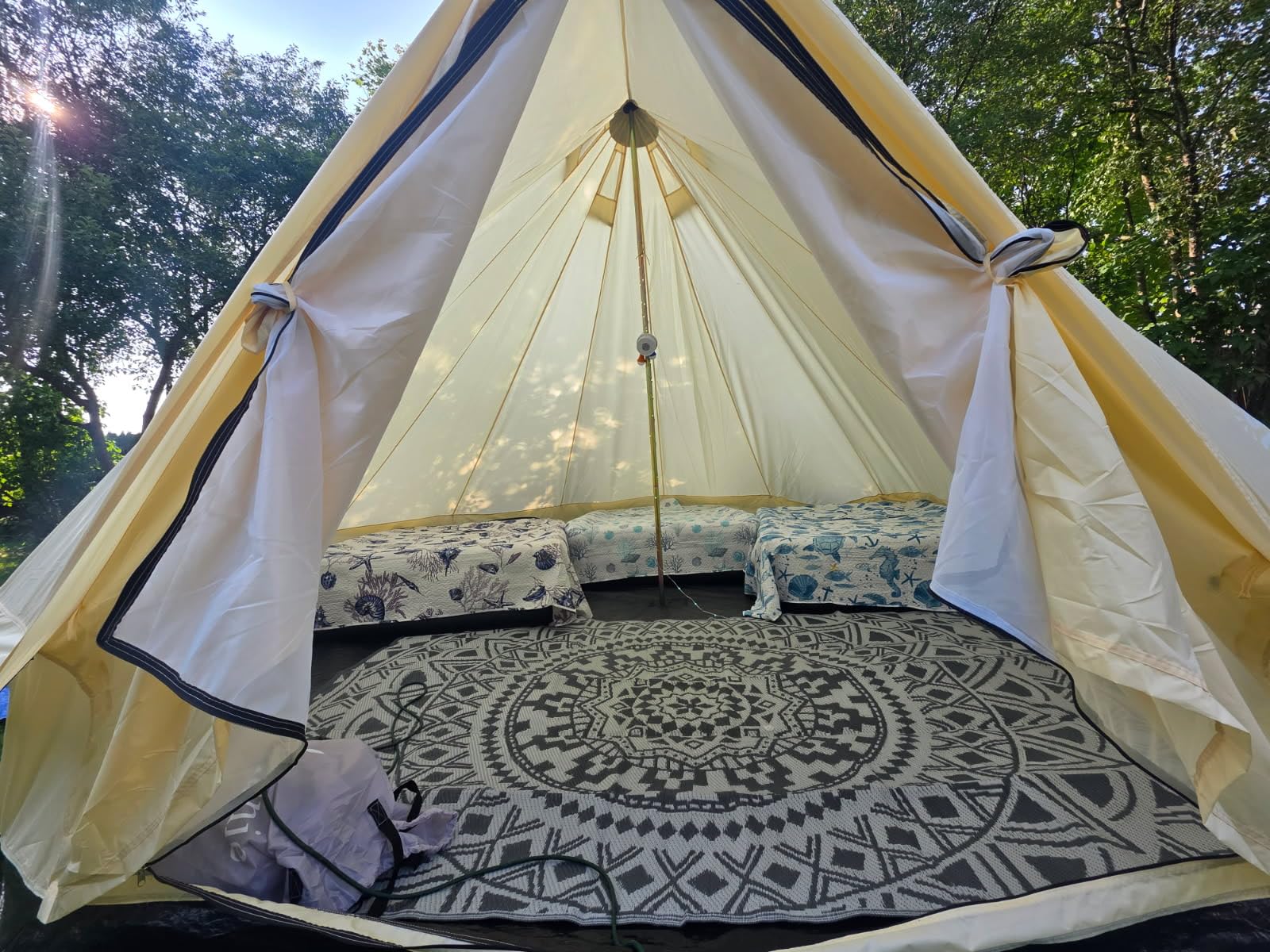 Outsunny 10-Person Yurt Tent Glamping Bell Tent with Spacious Interior, Breathable Waterproof Design customer photo 1