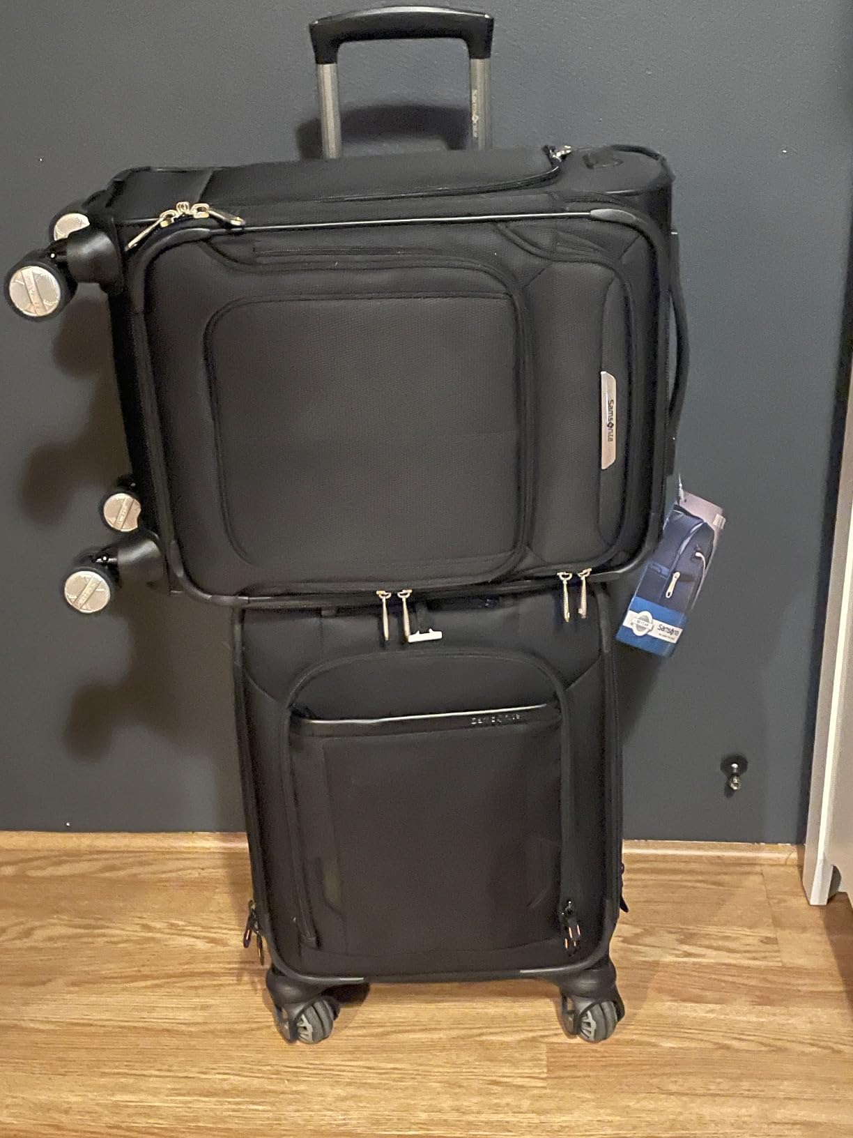 Samsonite Solyte DLX Softside Expandable Luggage with Spinner Wheels, Mediterranean Blue, Checked-Medium 25-Inch customer photo 1