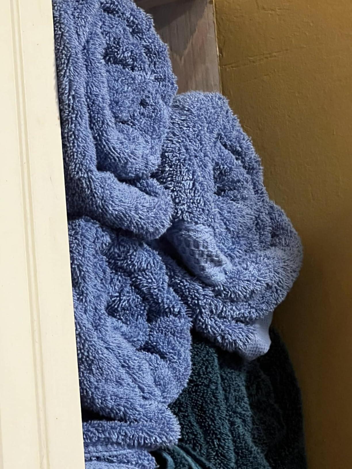 Utopia Towels 4 Pack Premium Bath Towels Set, 27 by 54 Inches, 100% Ring Spun Cotton 600GSM, Lightweight and Highly Absorbent Quick Drying Towels, Perfect for Daily Use, Grey customer photo 2