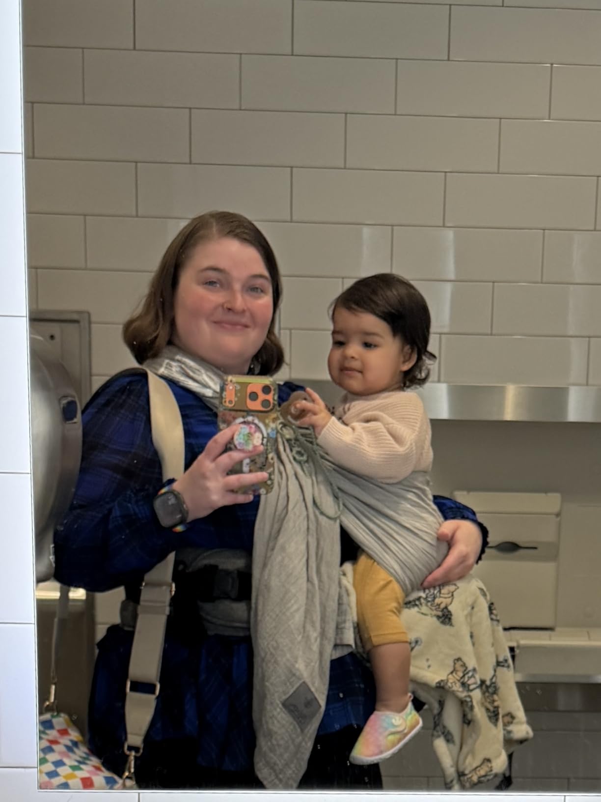 Tushbaby Original Hip Seat Baby Carrier for Babies & Toddlers up to 45 lbs, Safety Certified, Lightweight No-Foam Design with Storage, Grey customer photo 1