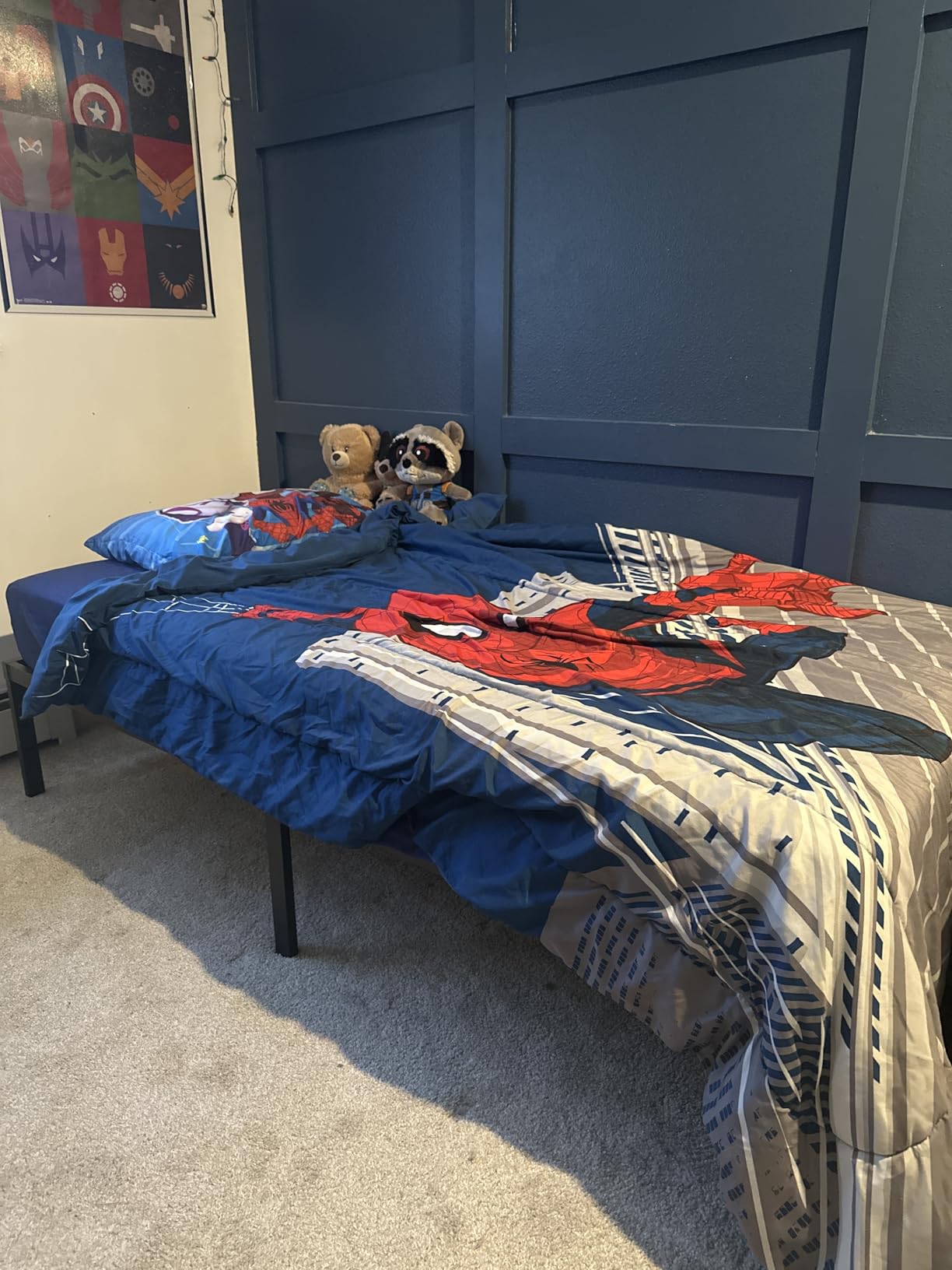 Amazon Basics Foldable Metal Platform Bed Frame with Storage, Sturdy Steel, No Box Spring Needed, 18 Inches High, Tool-Free Easy Assembly, Noise-Free, Queen Size, Black customer photo 1
