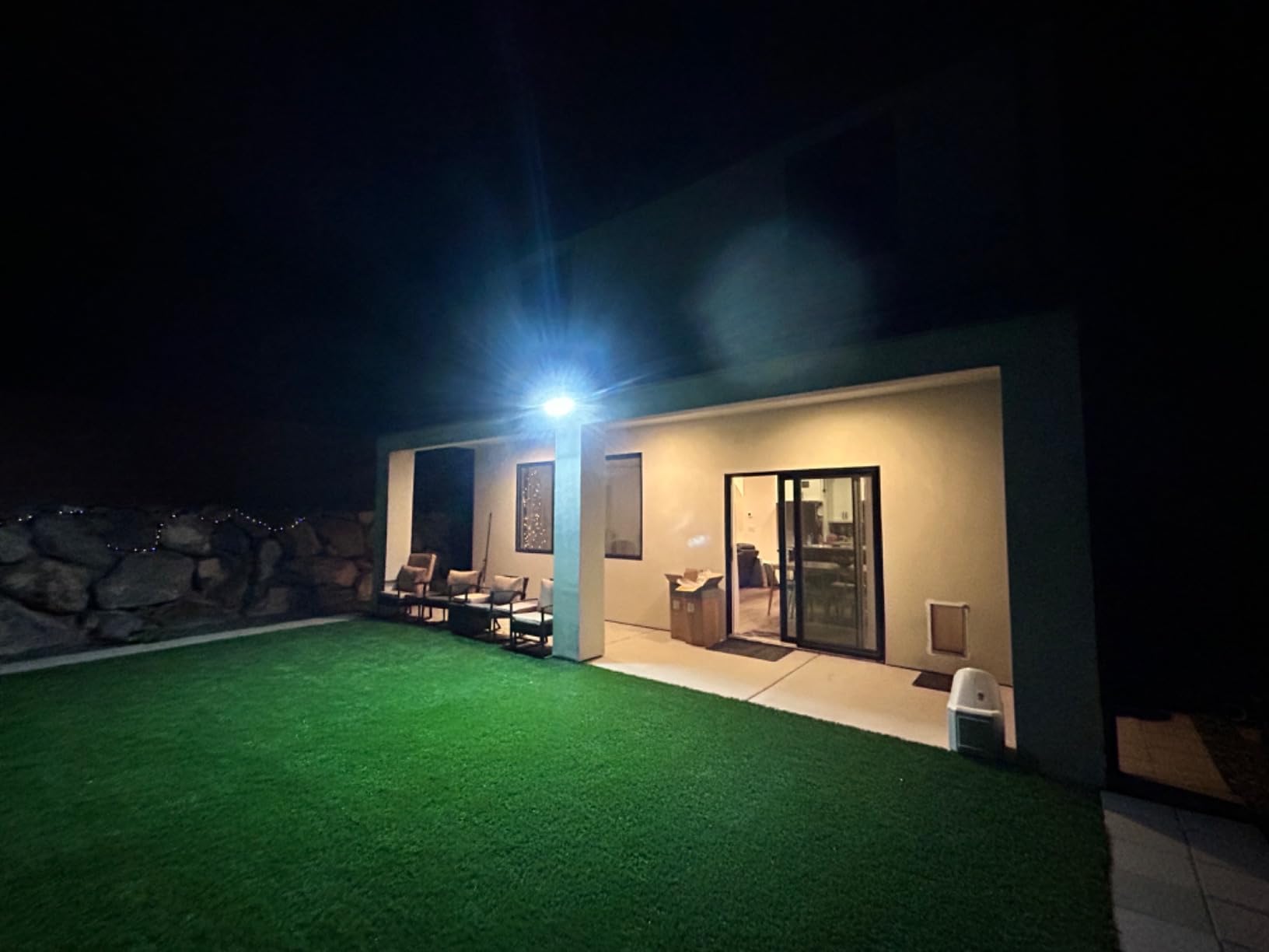 Onforu 75W Flood Lights Outdoor, 7000LM Brightness Security Lights Switch Controlled, 3 Adjustable Heads, IP65 Waterproof, 6500K Wall Mount Exterior LED Flood Light customer photo 2