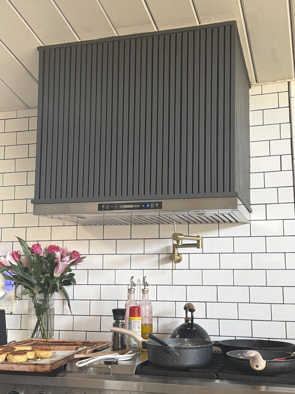 IKTCH 30-inch Wall Mount Range Hood 900 CFM Ducted/Ductless Convertible, Kitchen Chimney Vent Stainless Steel with Gesture Sensing & Touch Control Switch Panel, 2 Pcs Adjustable Lights(IKP02-30'') customer photo 1