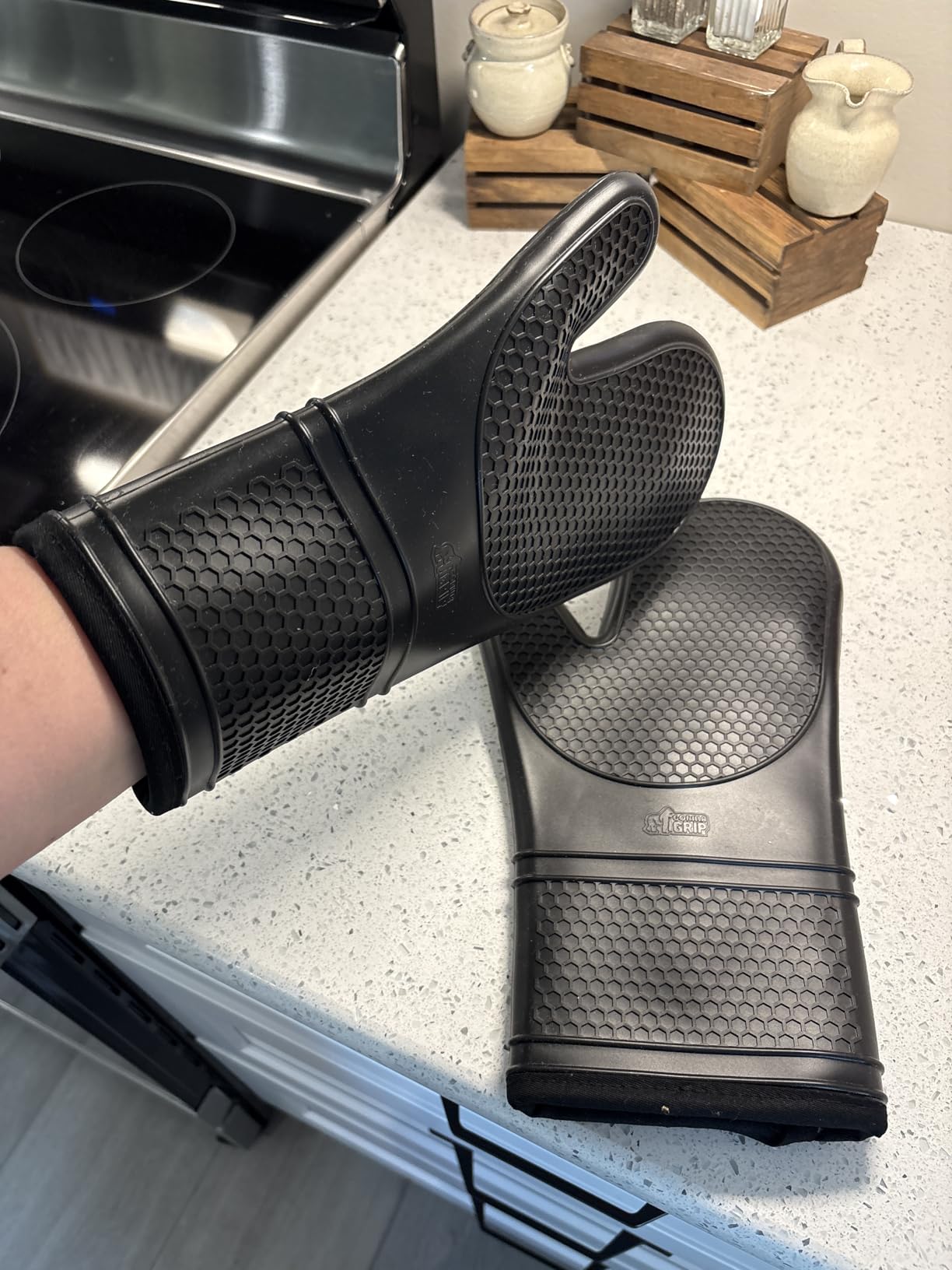 GORILLA GRIP BPA-Free Soft Silicone Oven Mitts, Heat Resistant and Waterproof Cooking Safety Gloves, Thick Cotton Lining, Flexible Gripping, Kitchen Potholders Set, for Grilling, BBQ, 12.5x8.3, Black customer photo 2