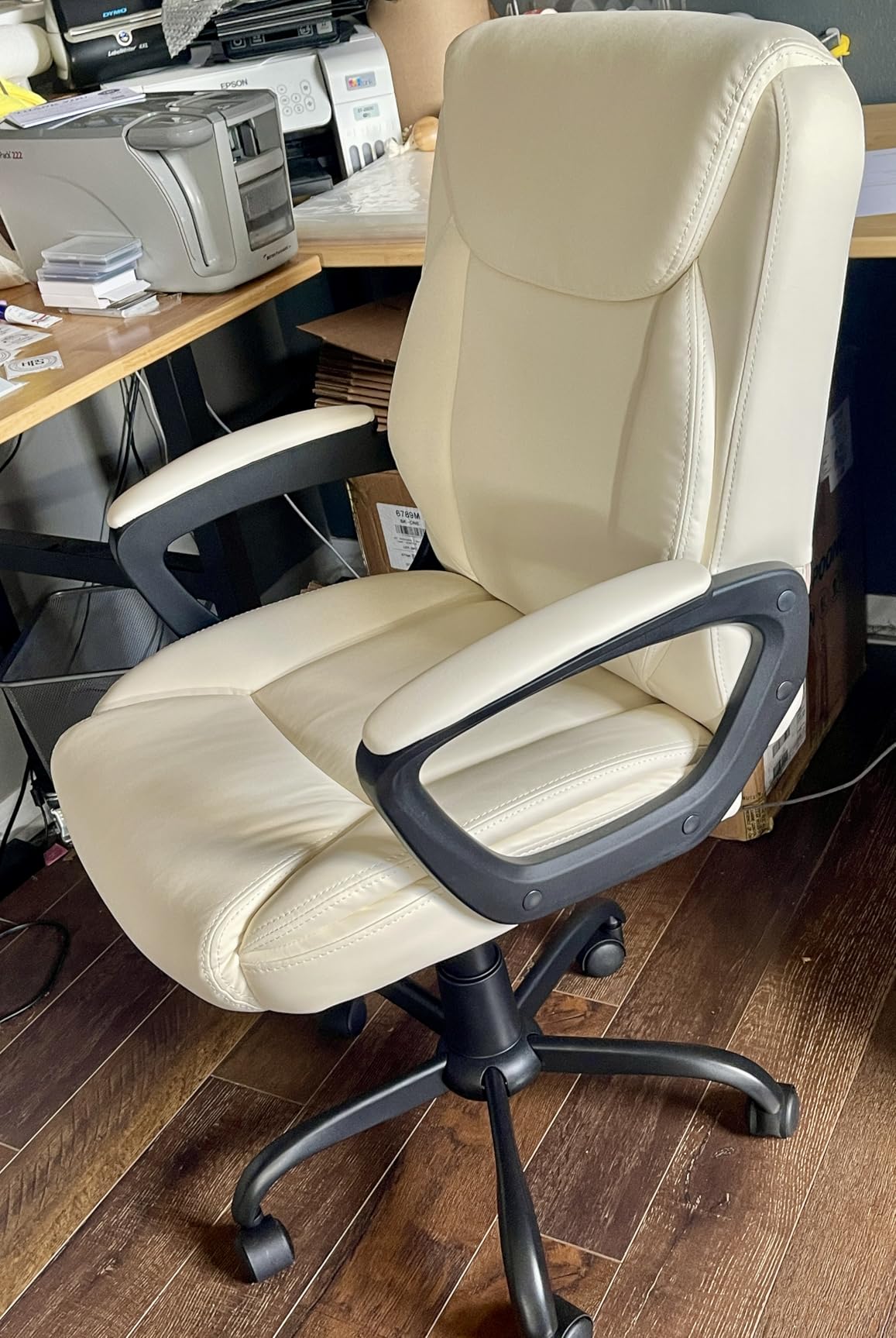 Amazon Basics Classic Puresoft PU Padded Mid-Back Office Desk Chair with Armrest, Easy Assembly, Sturdy Metal Base, Wheels, 275lb Support, 26