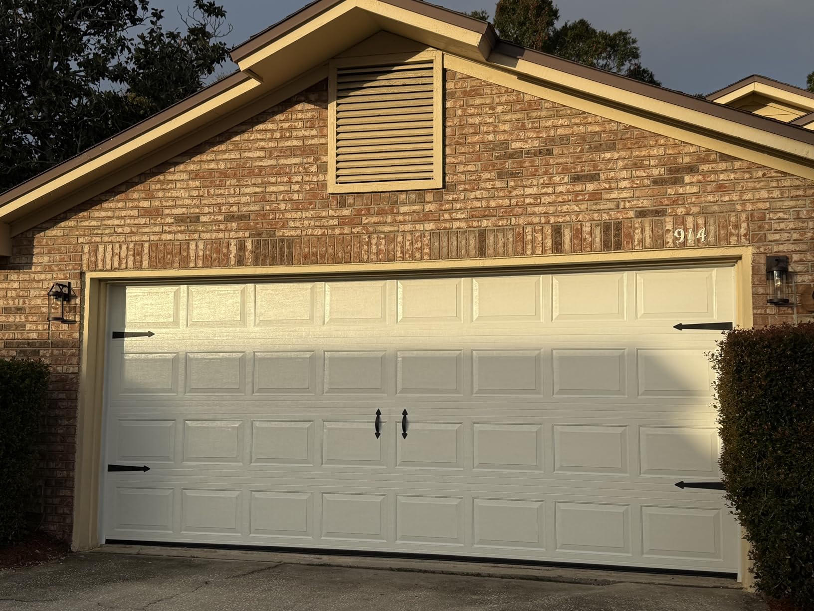 ZEKOO Garage Door Magnetic Decorative Hardware Kit, 8 Hinges 4 Handles Door Carriage Accents for 2 Car Garage, Color Black customer photo 1