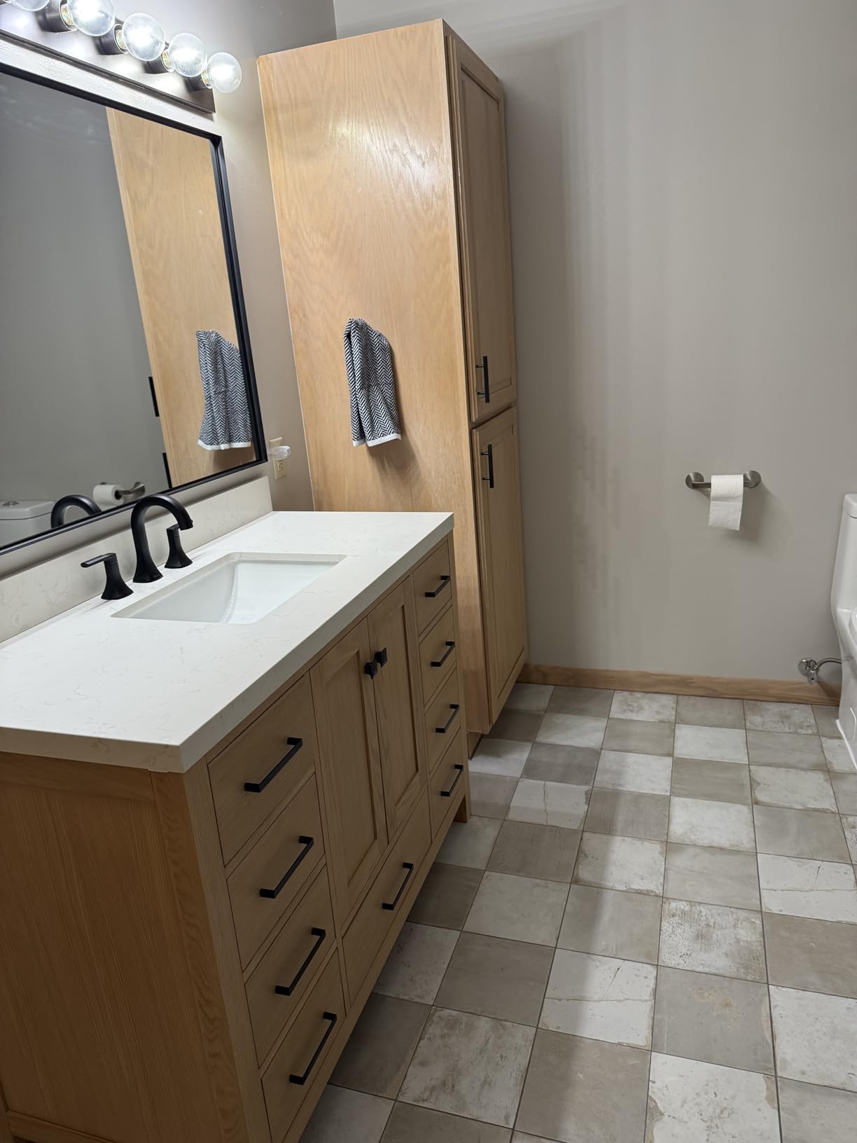 Cambridge 48-inch Bathroom Vanity with Sink, Solid Wood, 1.5-inch Pure White Quartz Countertop & Backsplash, Single Rectangular Porcelain Sink, 2 Soft Closing Doors, 9 Dovetail Drawers, Grey customer photo 1