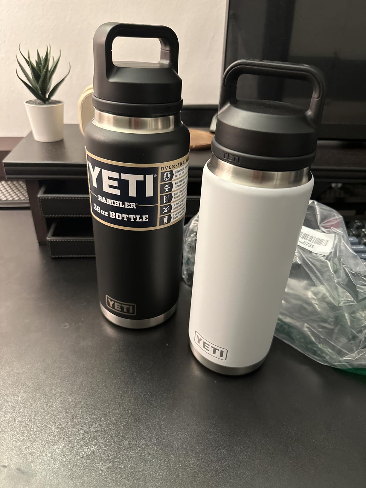 YETI Rambler 26 oz Bottle, Vacuum Insulated, Stainless Steel with Chug Cap, Black customer photo 2