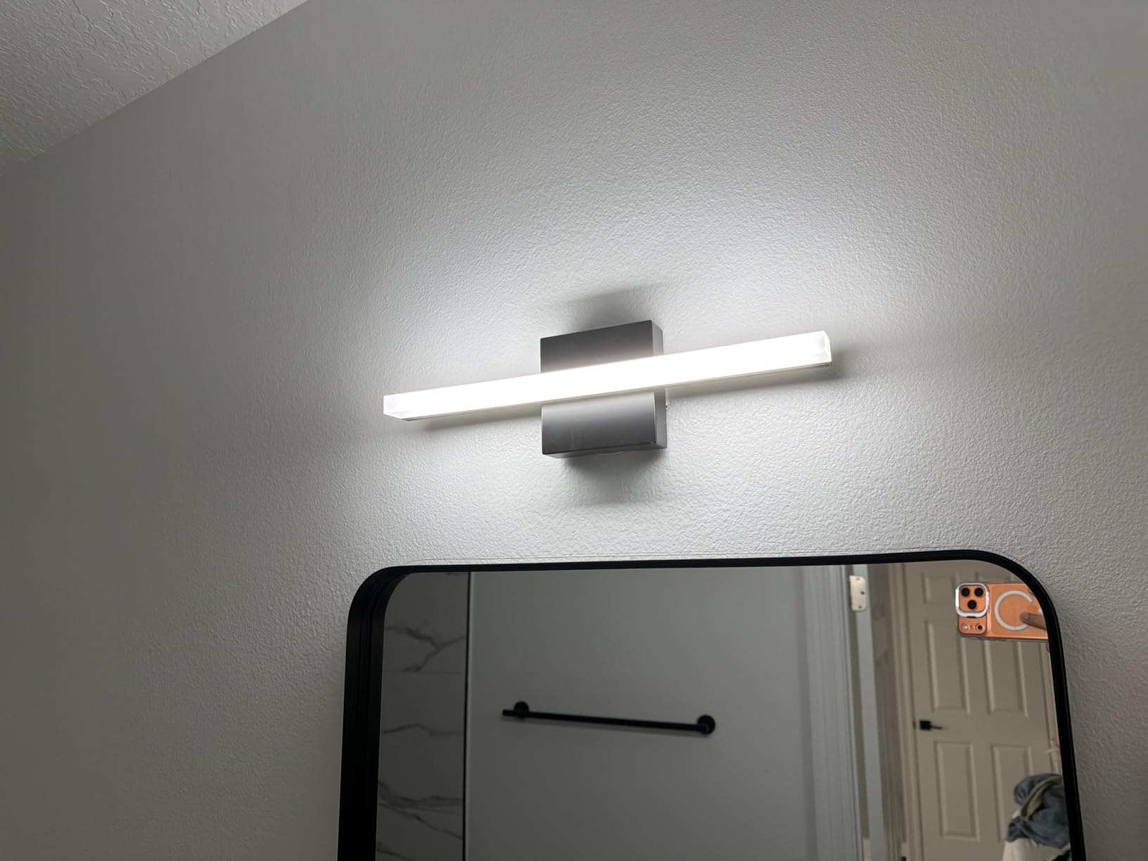 Combuh LED Bathroom Light Fixtures Over Mirror, 16 Inch 9W Black Vanity Light Bar for Bathroom, IP44 Modern Bath Wall Lighting Fixture Indoor Cool White 6000K customer photo 2