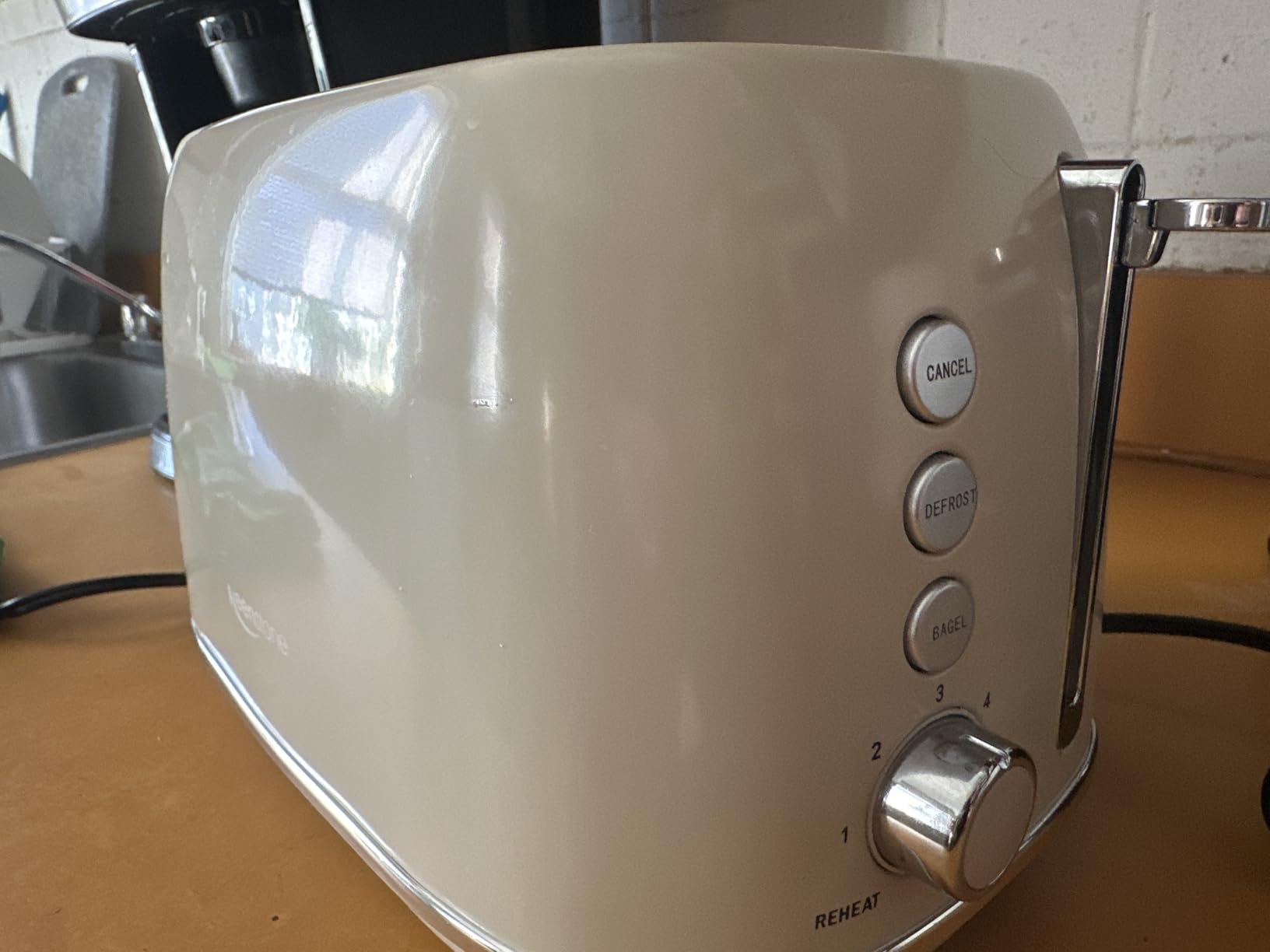 Keenstone Toaster 2 Slice, Retro Wide Slot Stainless Steel Toaster with 6 Browning Levels, Reheat & Defrost, for Bagel, Toast, Bread, Kitchen Essentials, Removable Crumb Tray, White customer photo 1