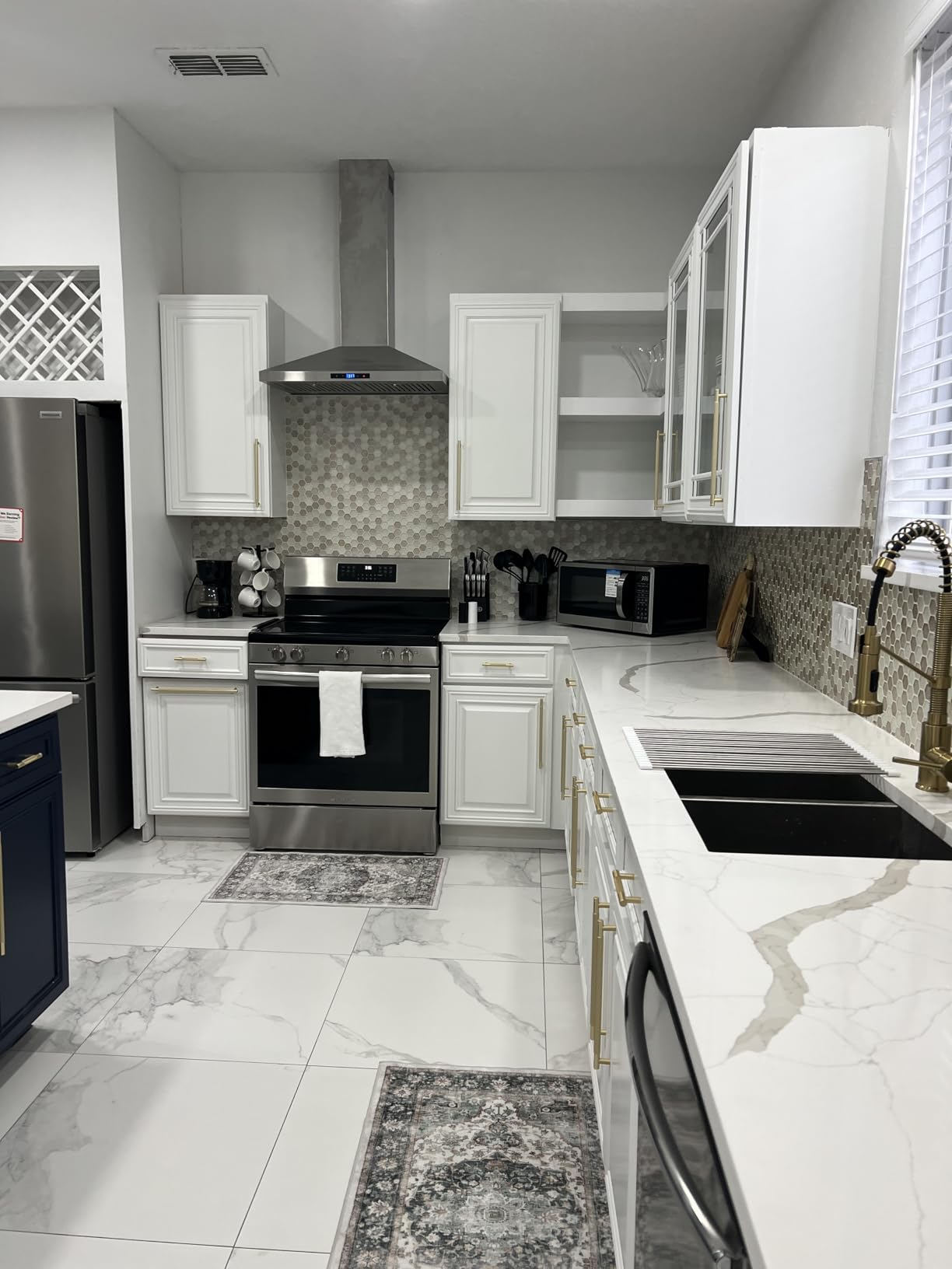 SNDOAS Range Hood 30 inches,Stainless Steel Wall Mount Range Hood,Vent Hood 30 inch w/Touch Control,Ducted/Ductless Convertible,Chimney-Style Over Stove Vent Hood,Baffle Filters customer photo 1