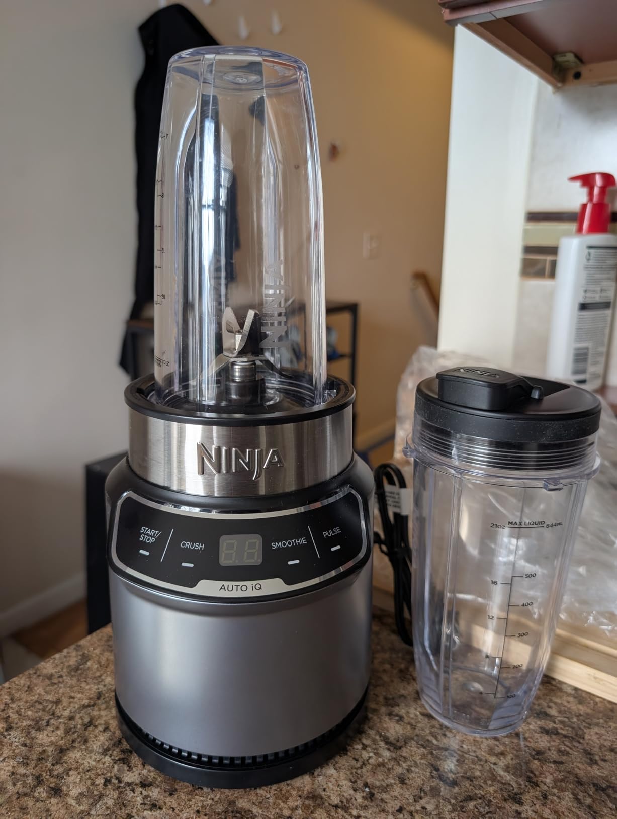 Ninja Blender Nutri Pro Single Serve For Smoothies, Salsa, Shakes and Frozen Drinks, Includes 2 Smoothie Cups & Lids, Silver, BN401 customer photo 1