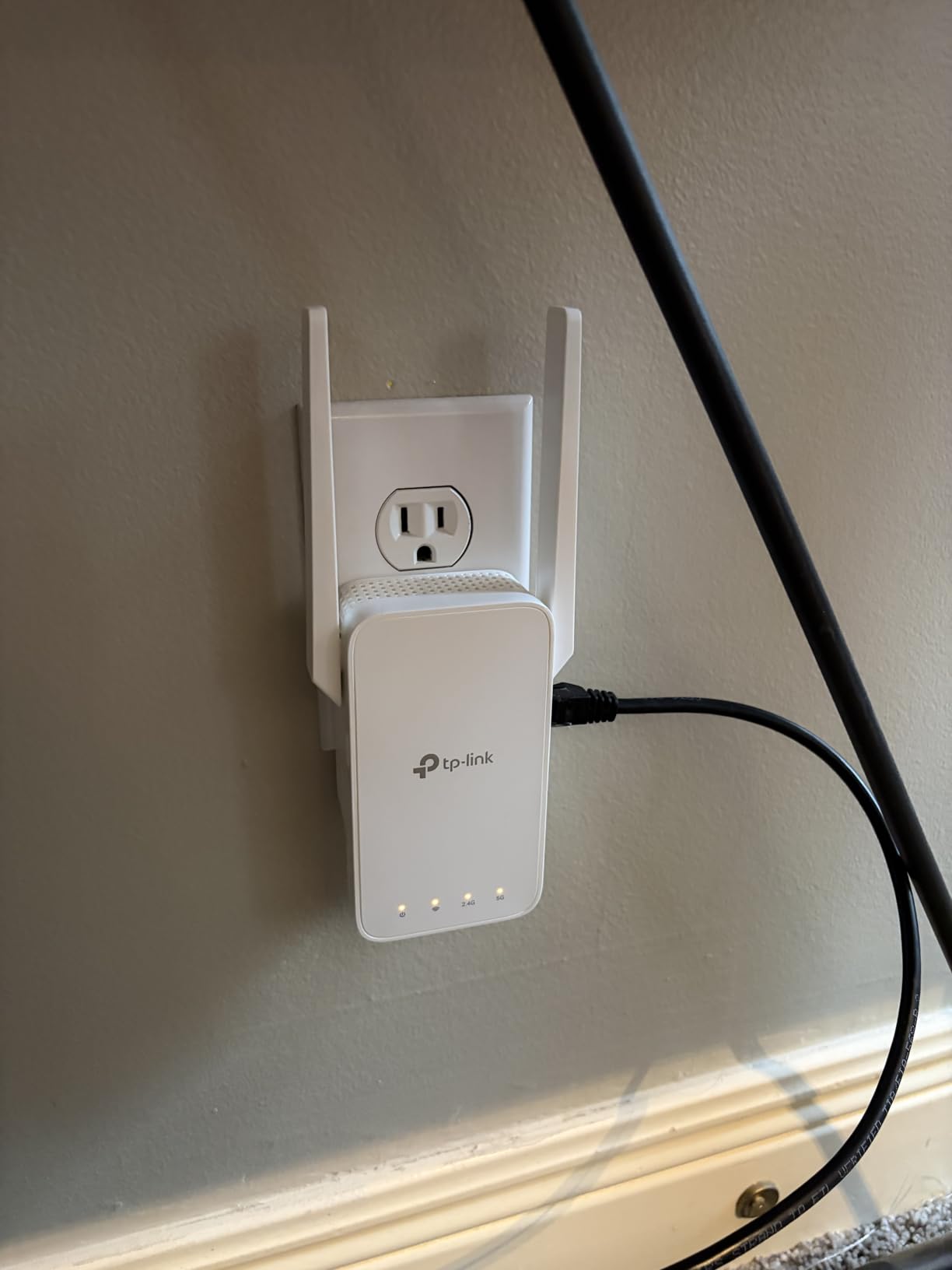 TP-Link AC1200 WiFi Extender RE315 customer photo 1